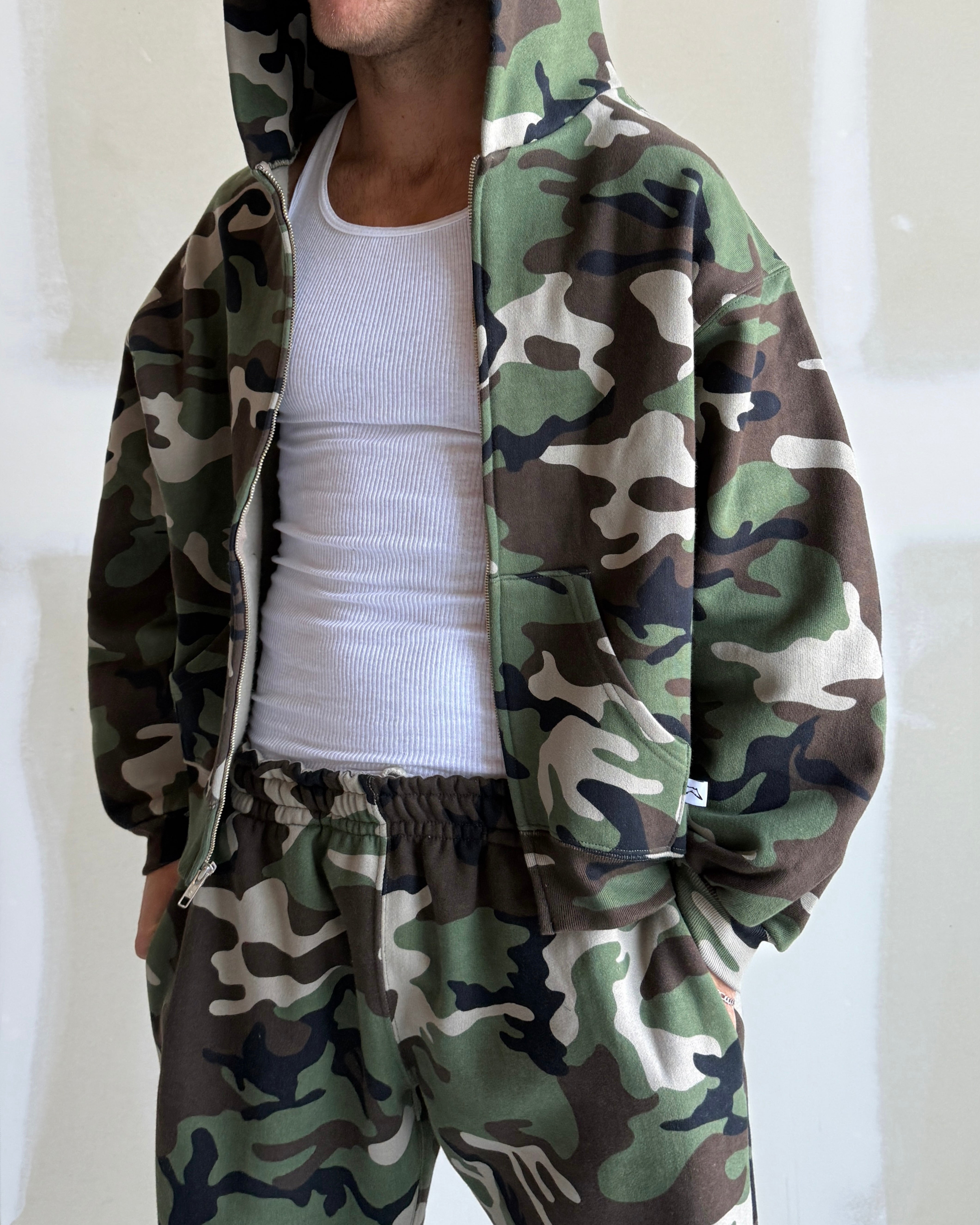 AKIMBO ZIP-UP HOODIE - WOODLAND CAMO