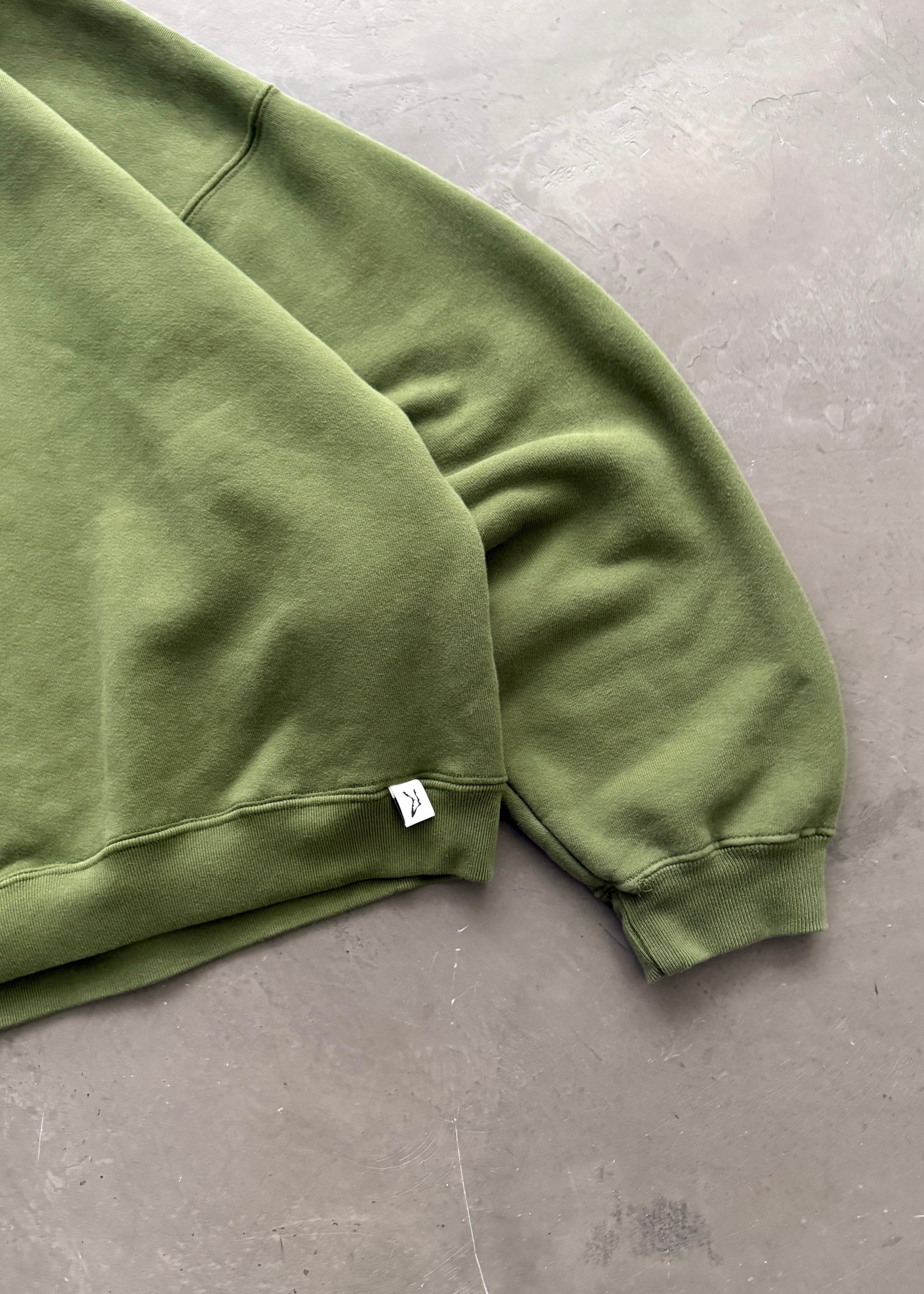 AKIMBO CREWNECK - OLIVE GREEN