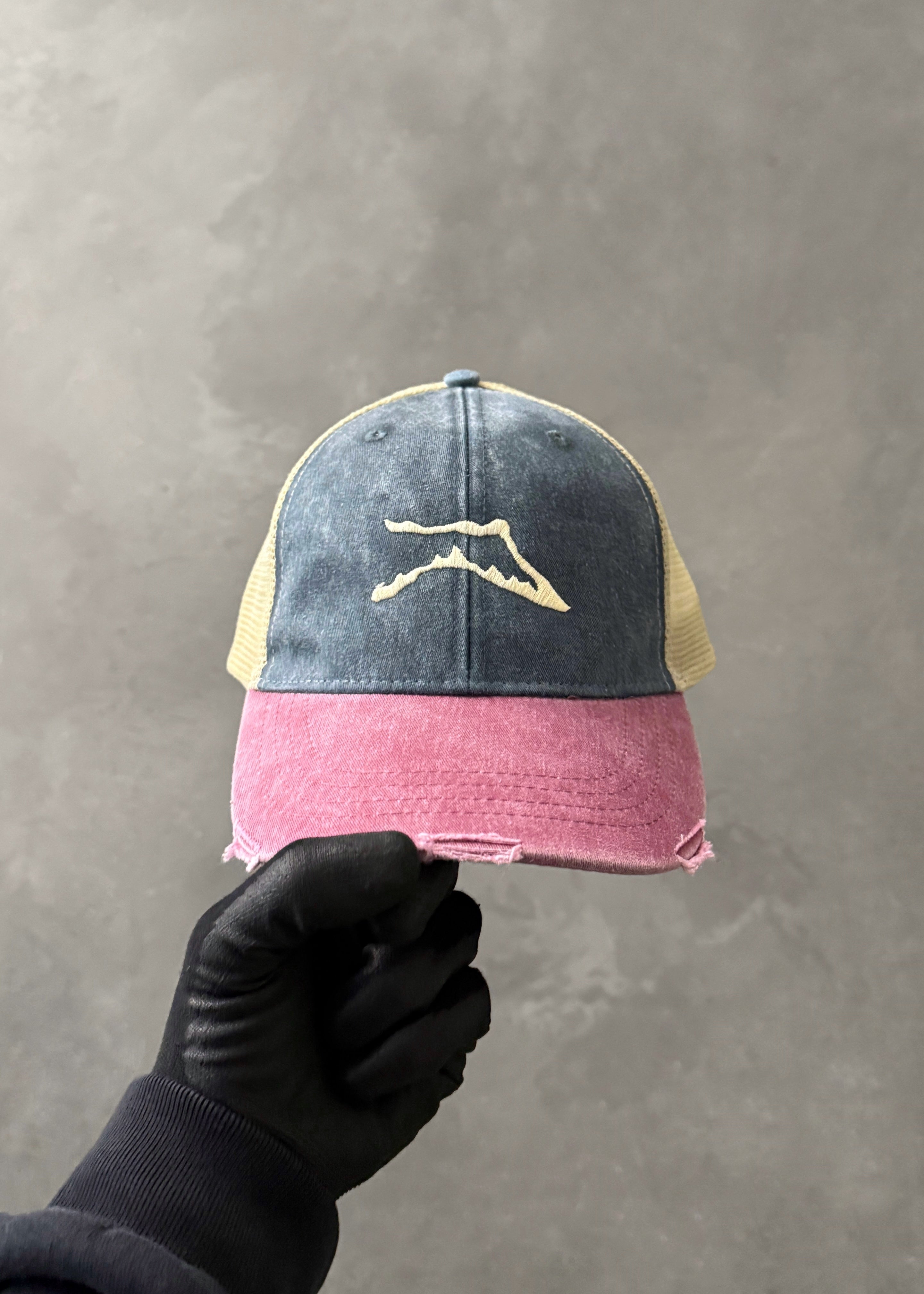 DISTRESSED RANGE MESH CAP - RED