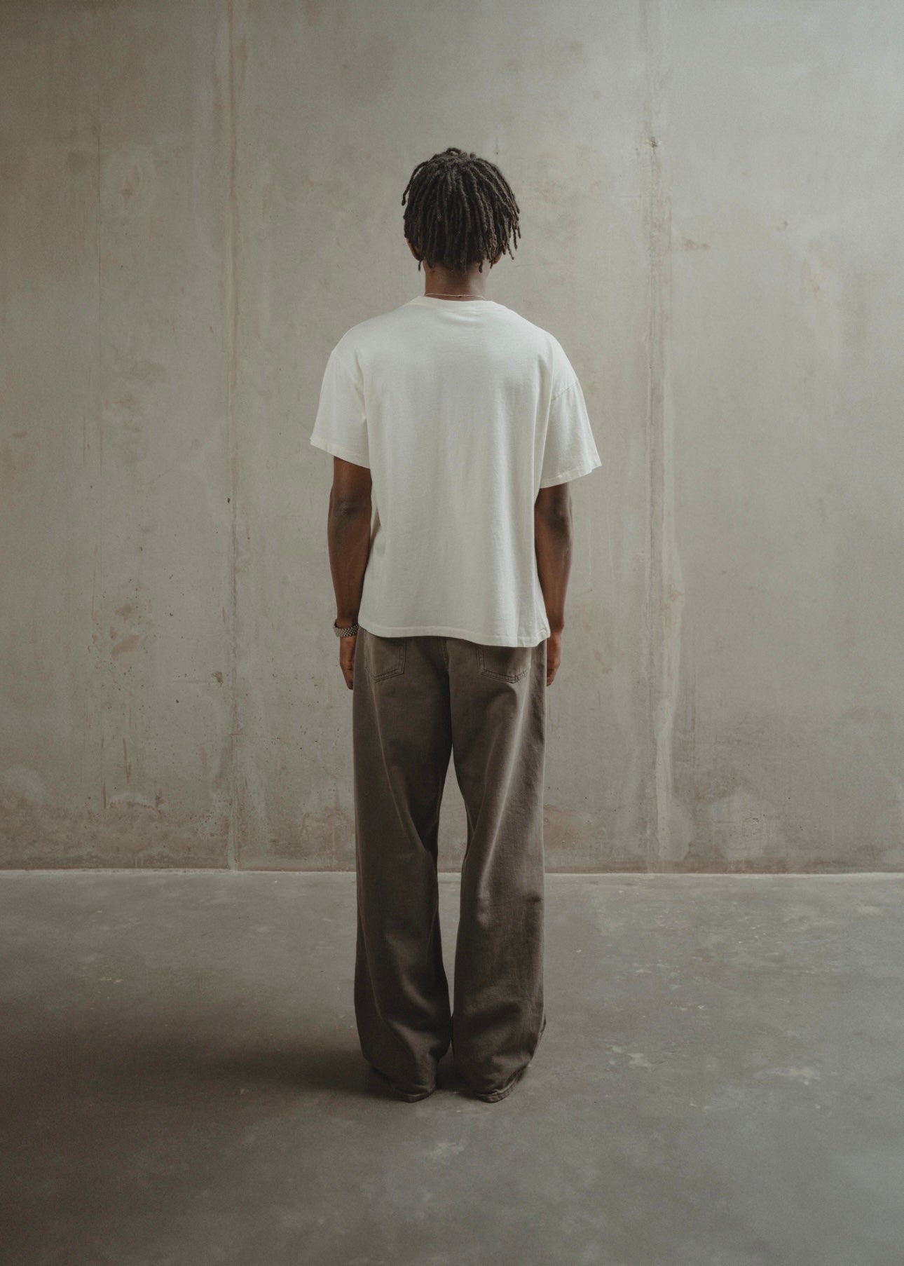 “CHAIN-PEEKER” SINGLE STITCHED TEE - HEATHER GREY