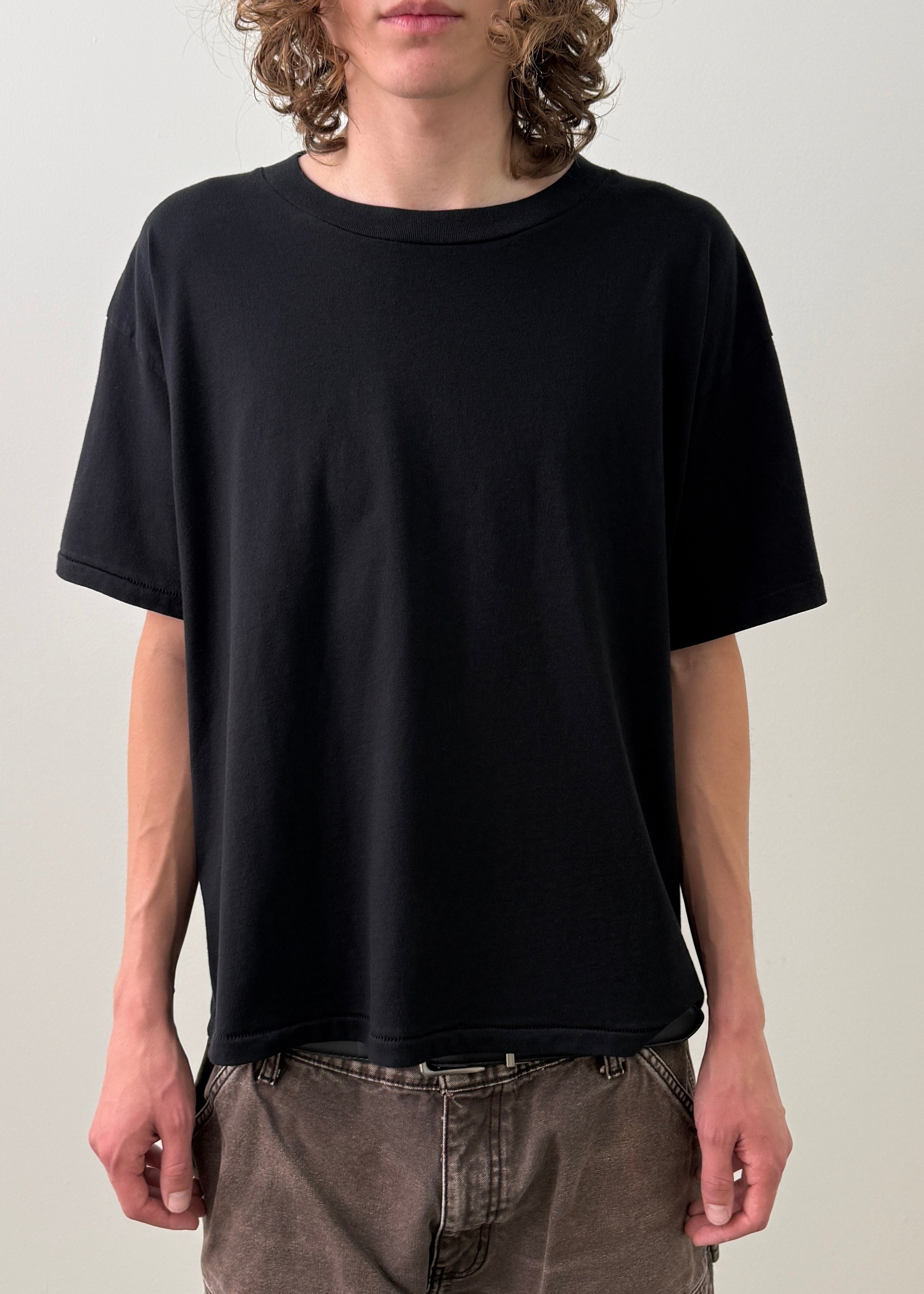 “CHAIN-PEEKER” MID-WEIGHT TEE - BLACK