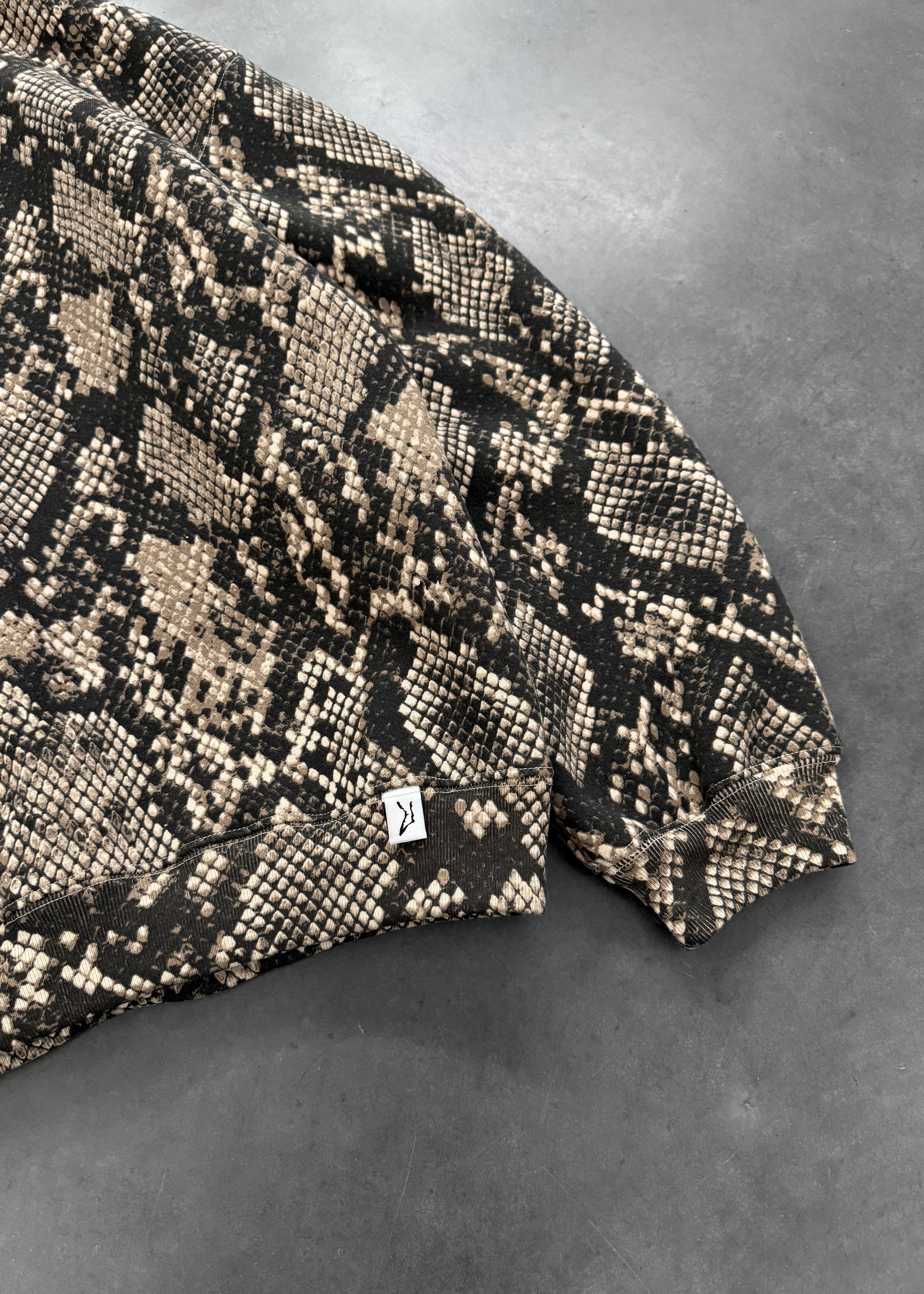 AKIMBO CREWNECK - PYTHON