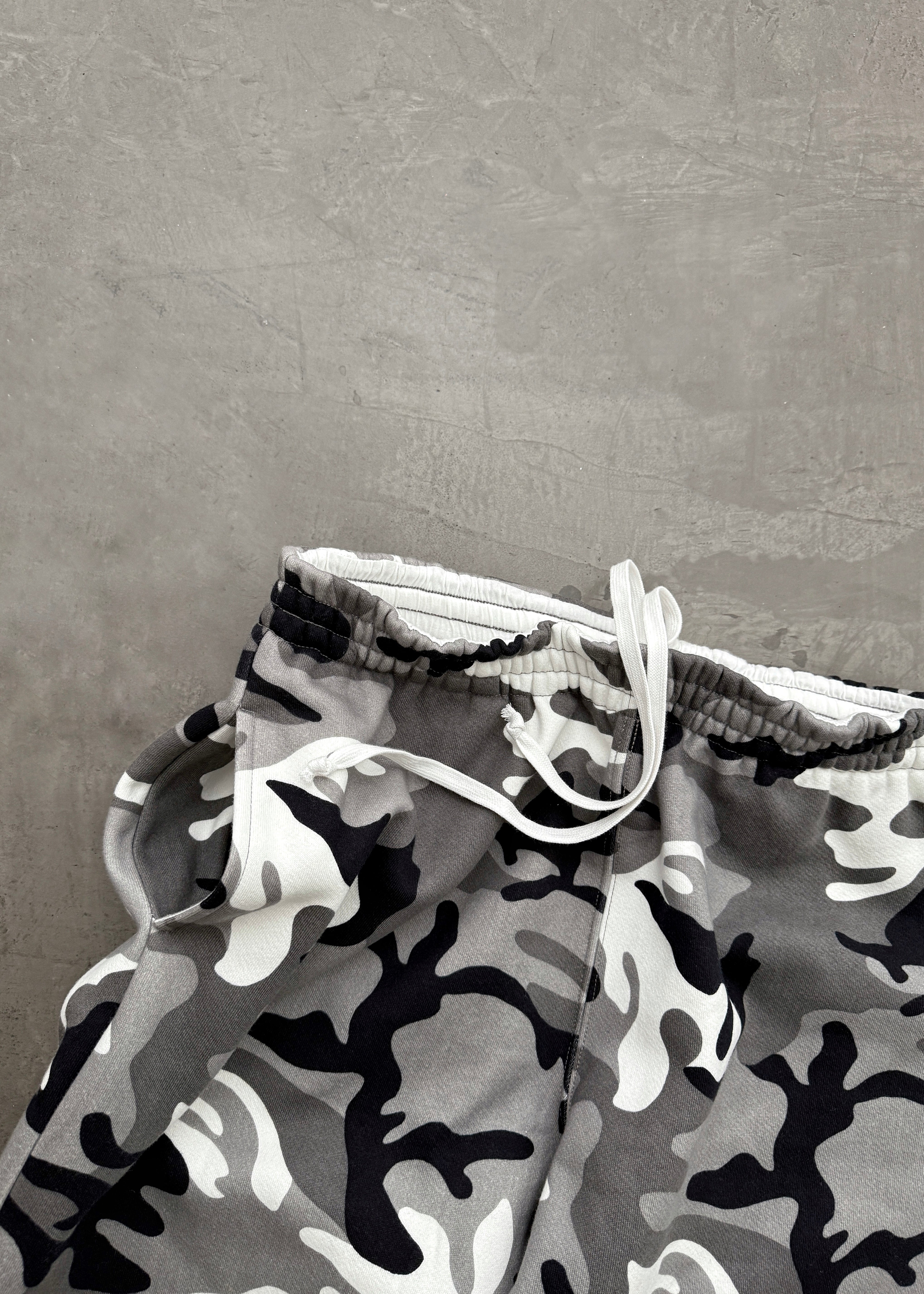 AKIMBO STRAIGHT-LEG SWEATPANTS - SNOW CAMO