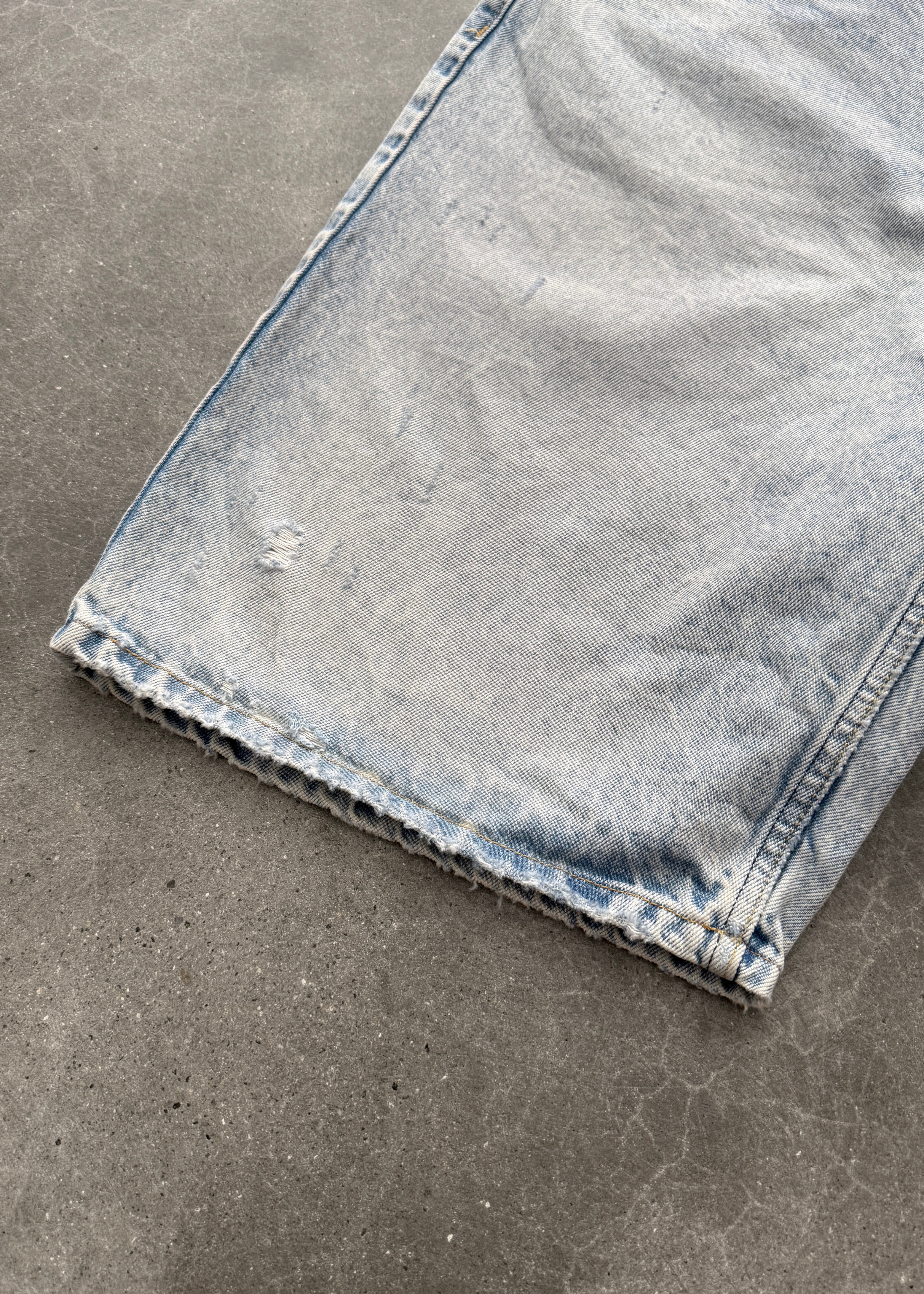 801 BAGGY DISTRESSED DENIM SHORT - LIGHT WASH