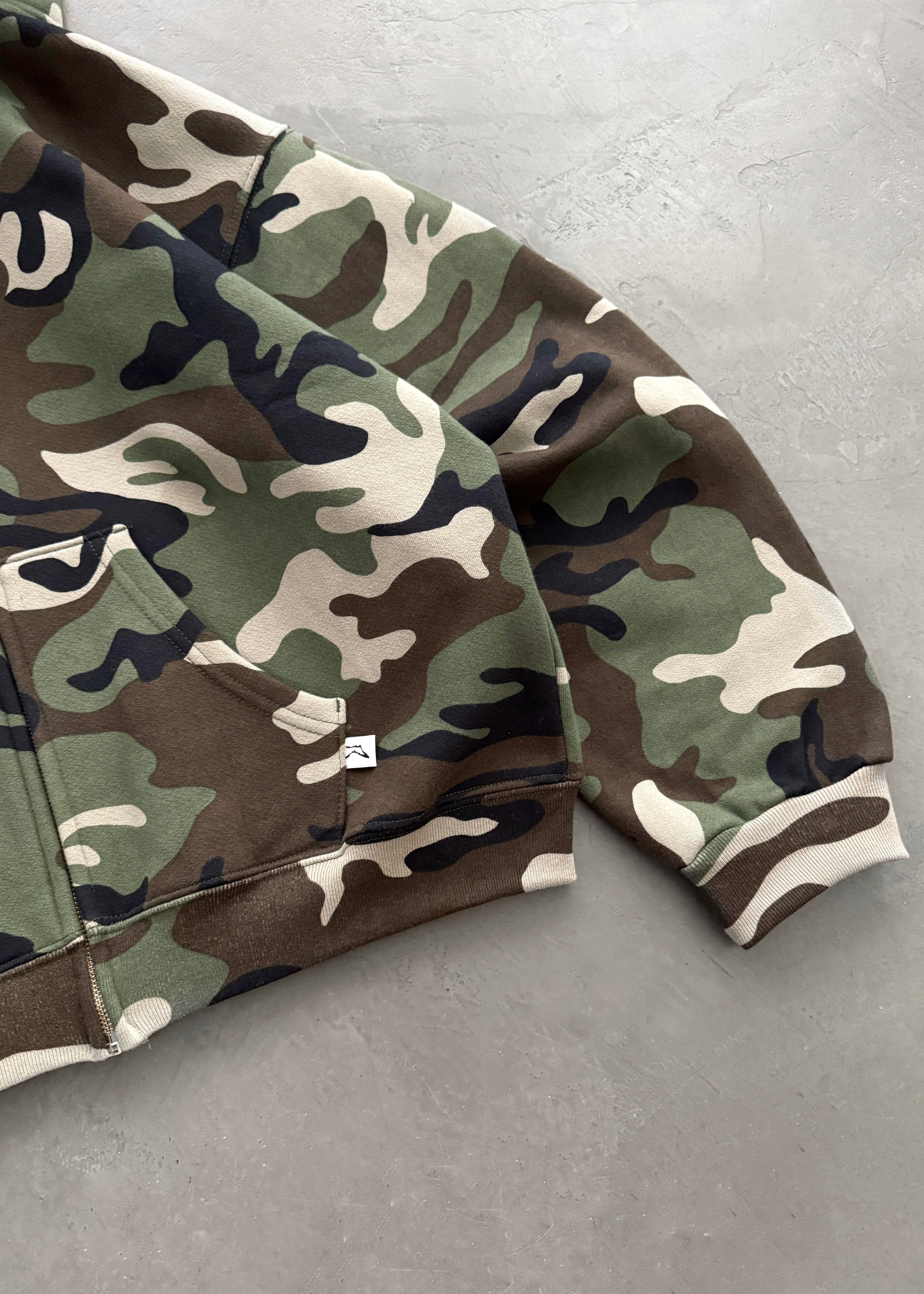 AKIMBO ZIP-UP HOODIE - WOODLAND CAMO