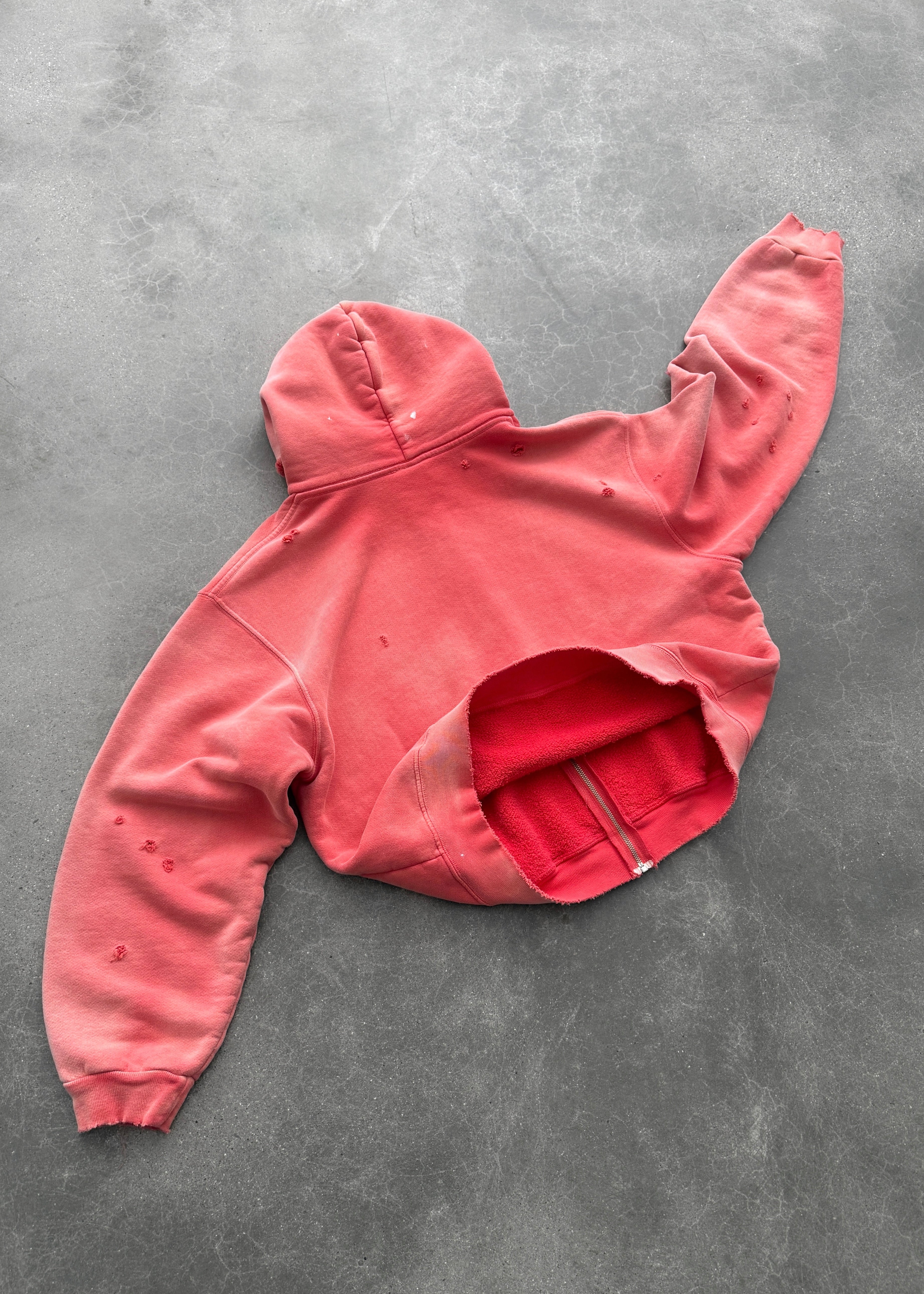 "WATCH-PEEKER" ZIP UP HOODIE - SUN FADED RED