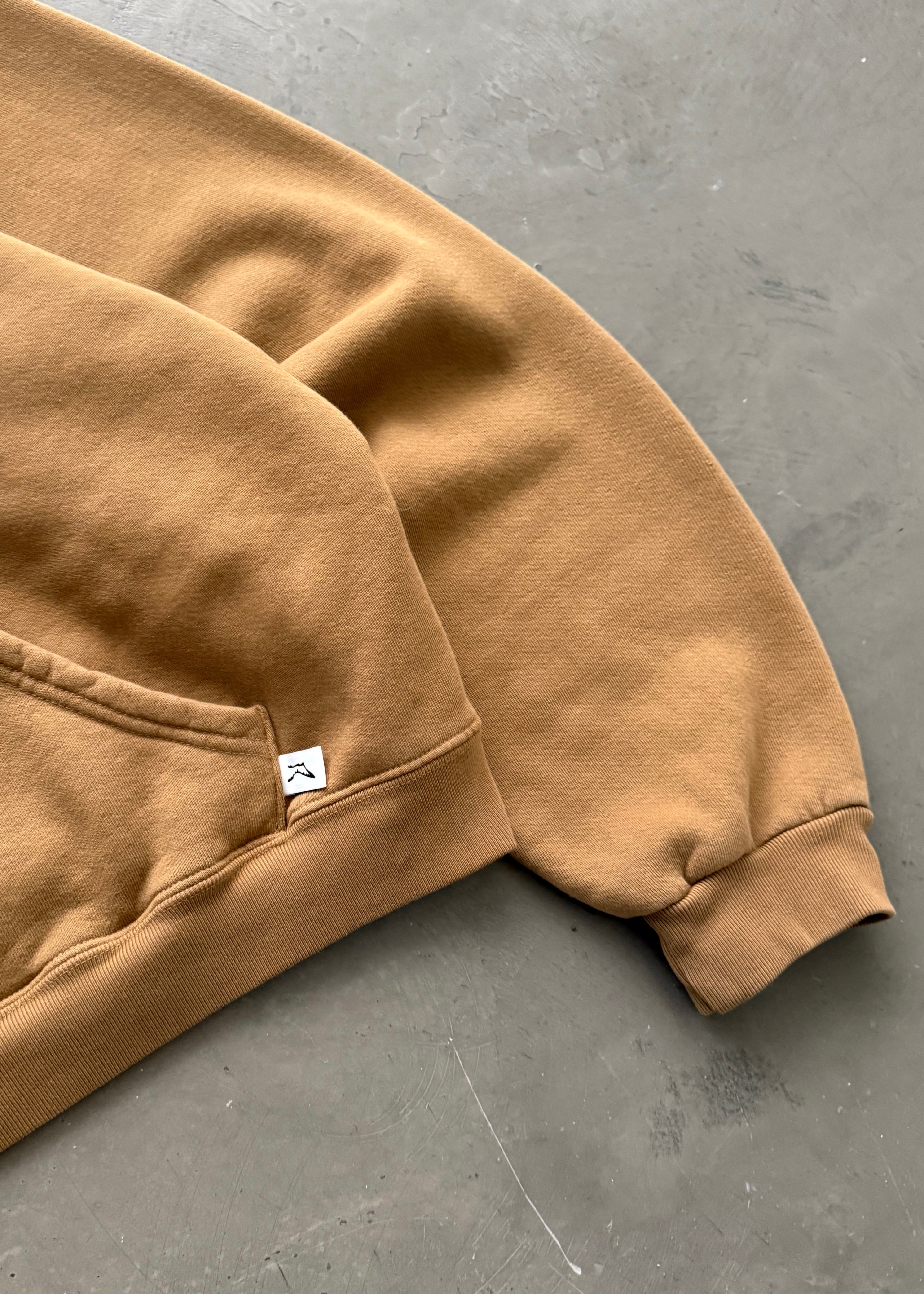 AKIMBO HOODIE - TOBACCO