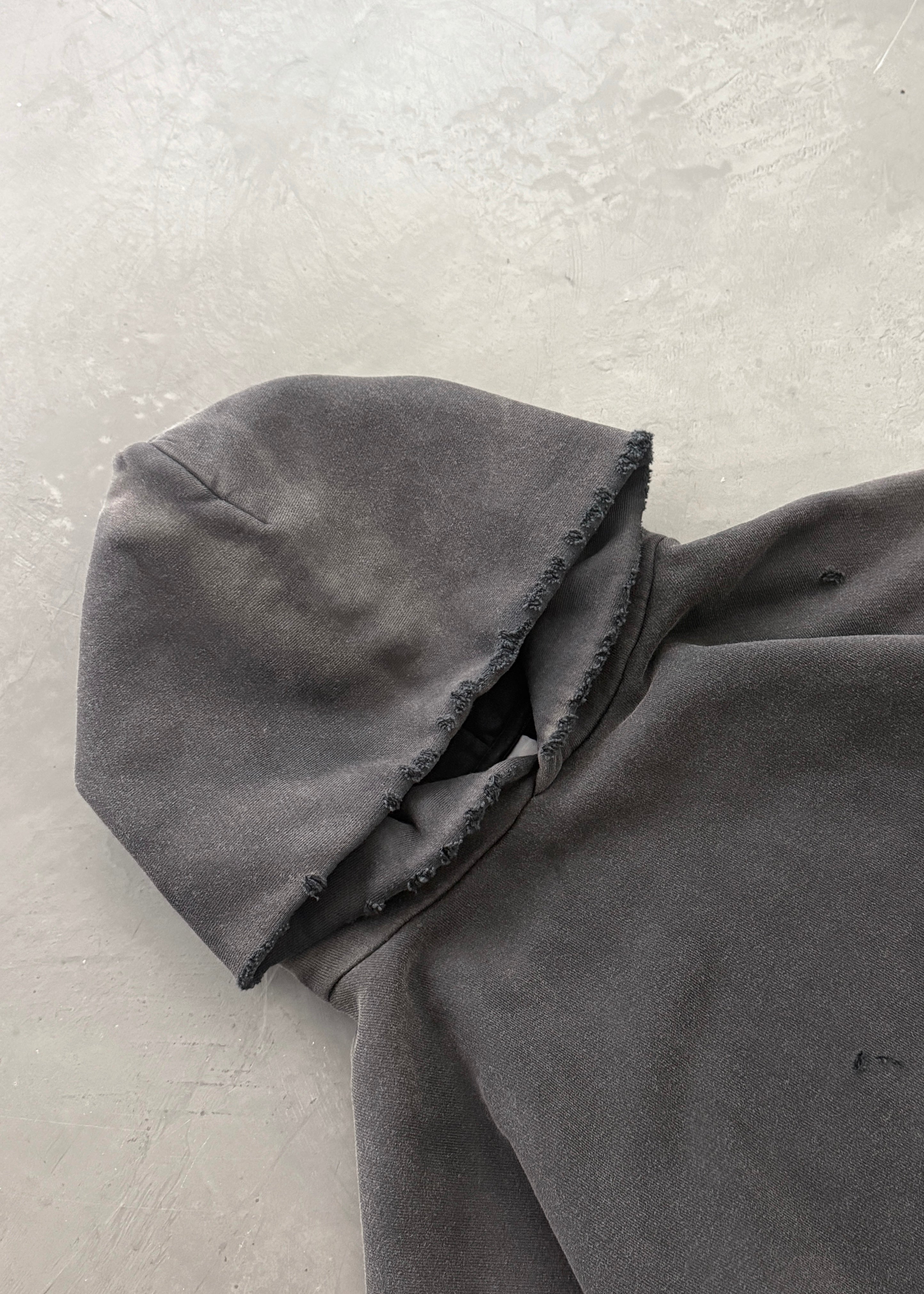 AKIMBO "WATCH-PEEKER" DISTRESSED HOODIE - SUN FADED BLACK