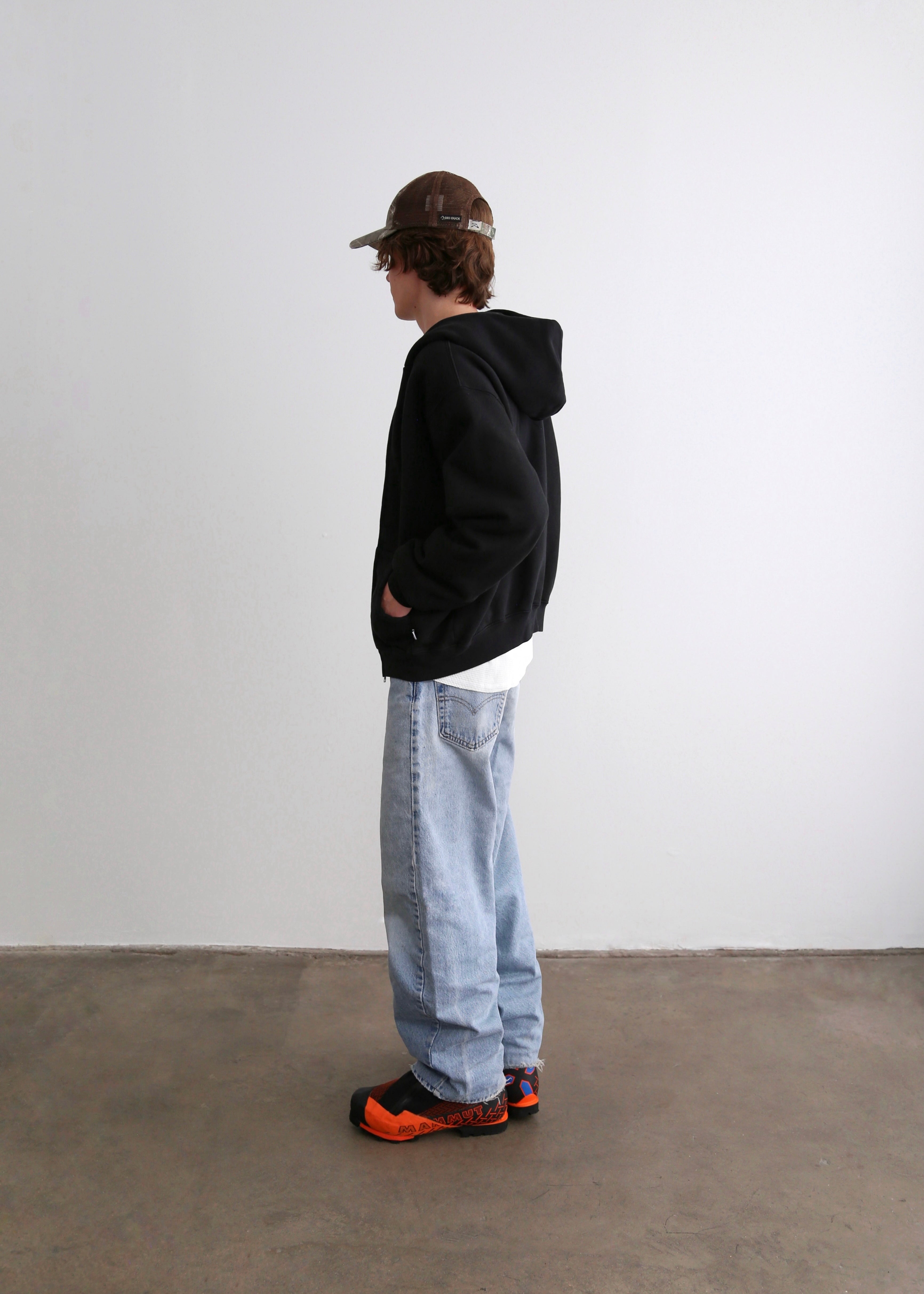 AKIMBO ZIP-UP HOODIE - BLACK