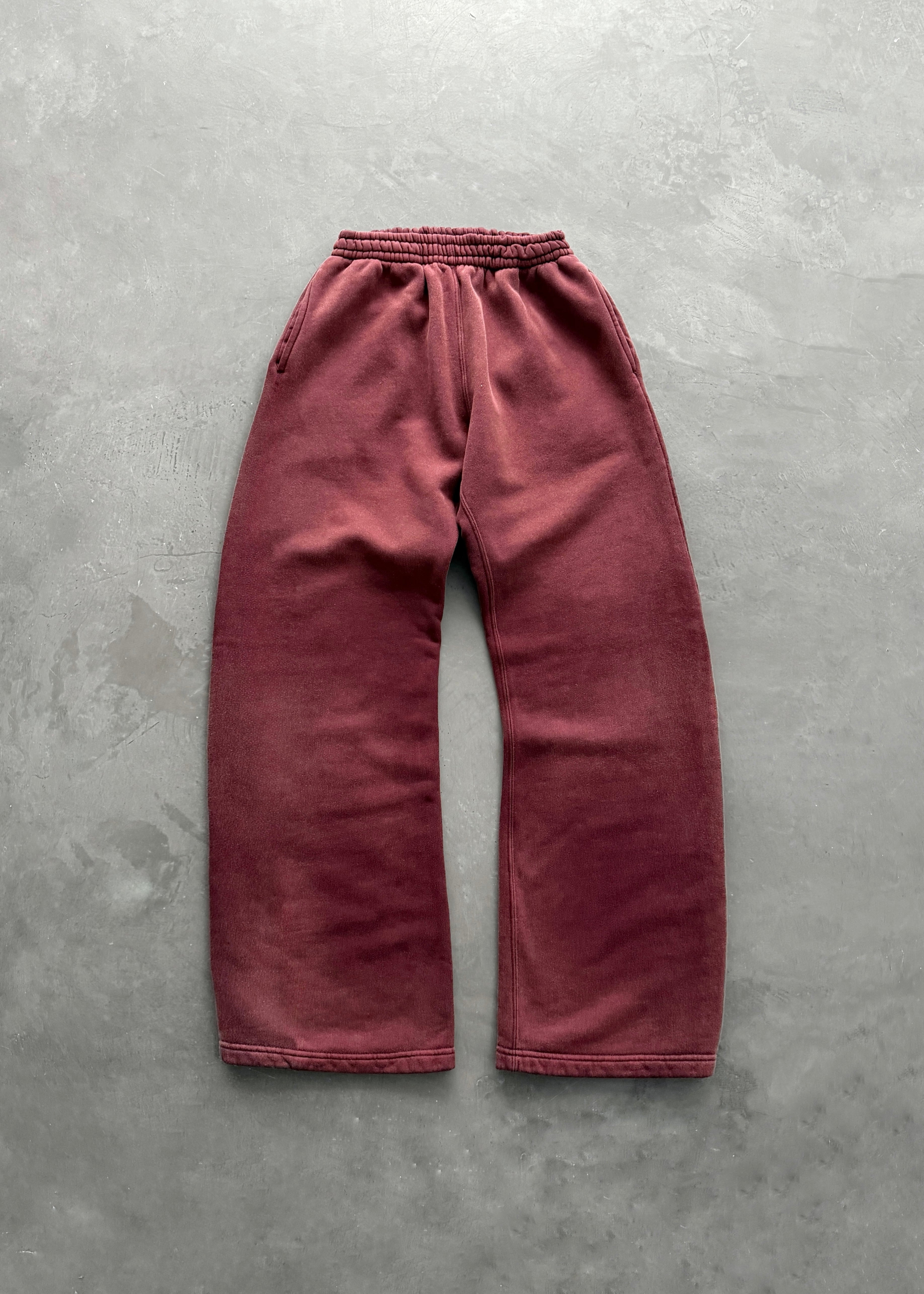 AKIMBO STRAIGHT-LEG SWEATPANTS - FADED WINE