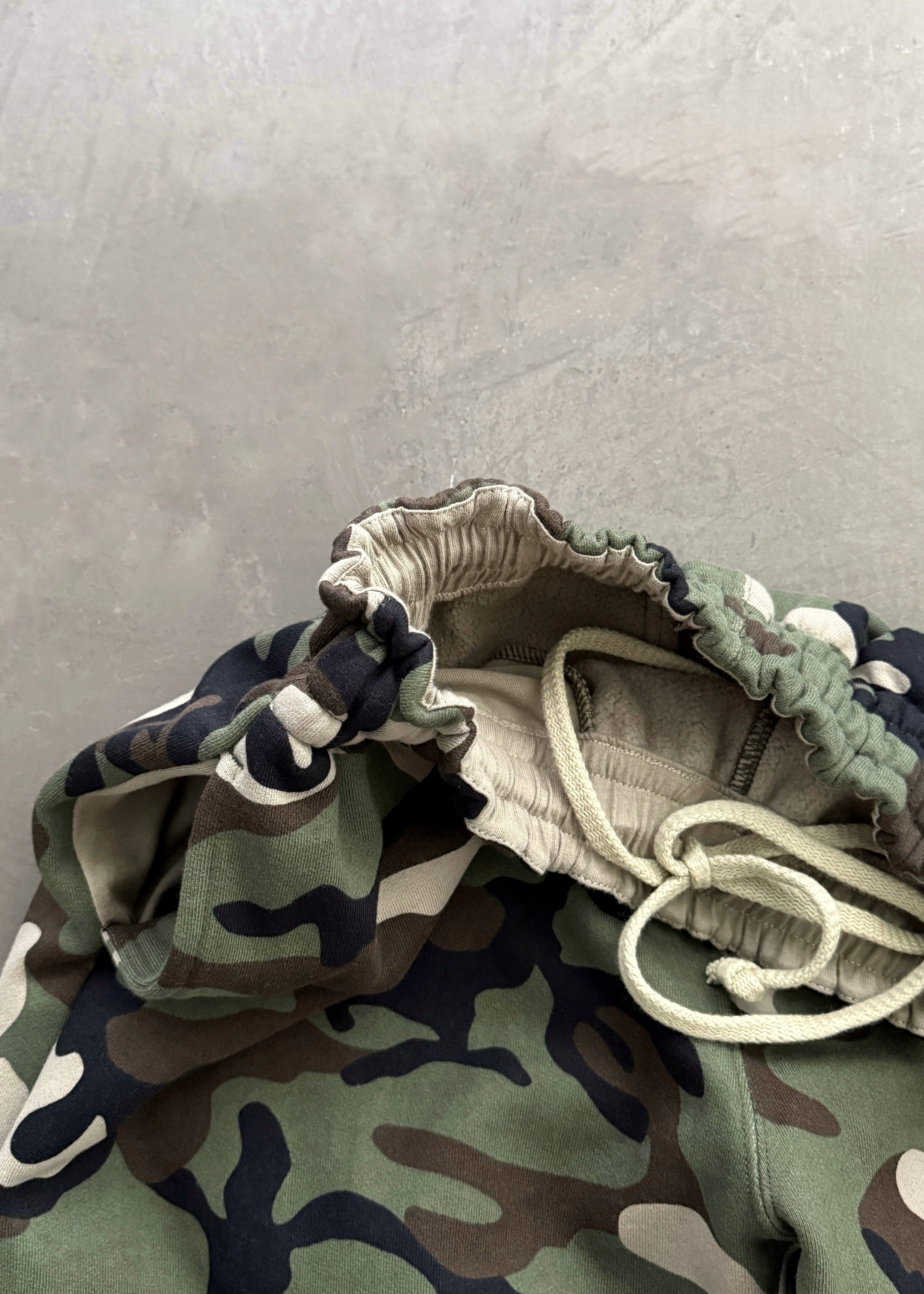 AKIMBO STRAIGHT-LEG SWEATPANTS - WOODLAND CAMO