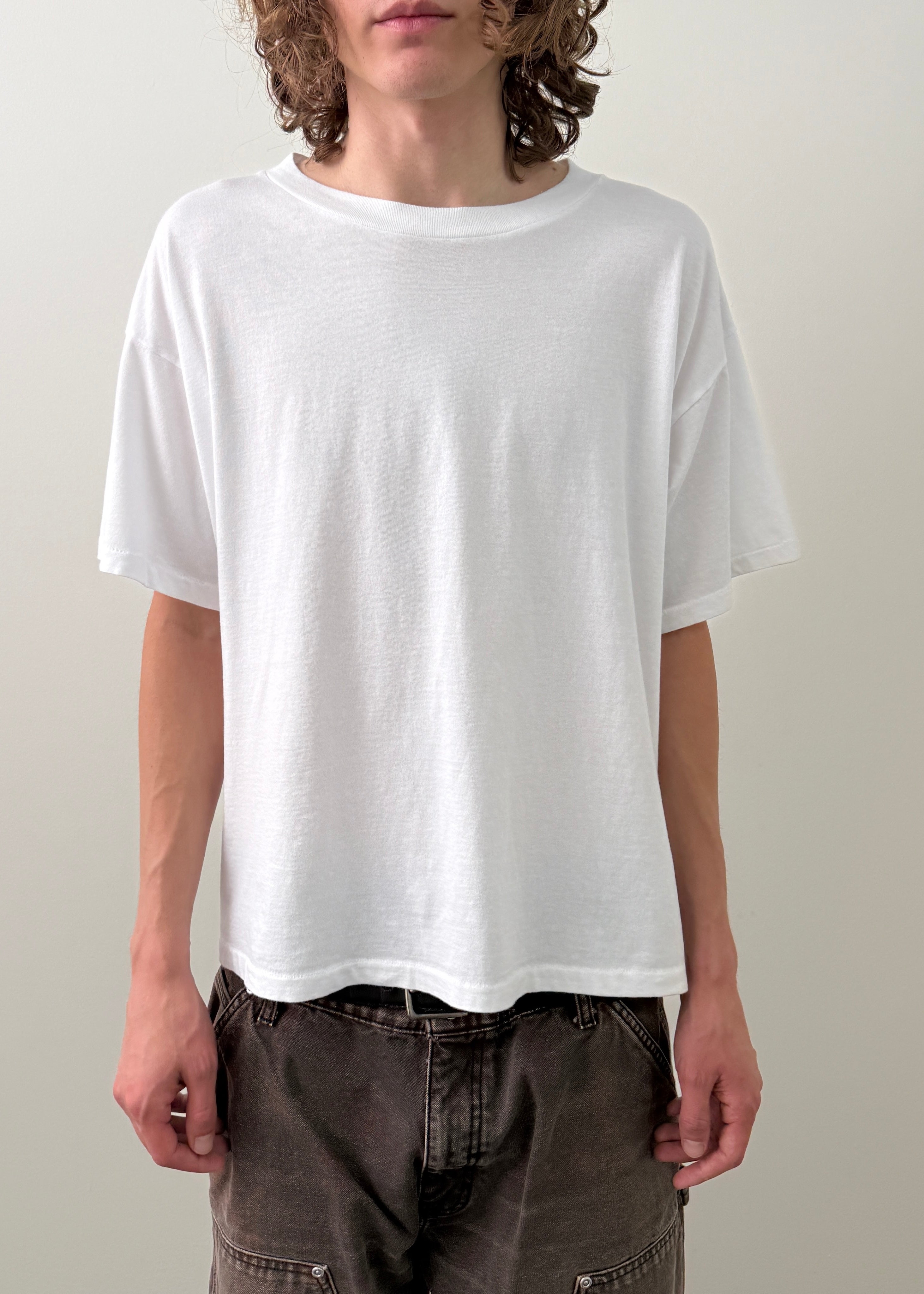 “CHAIN-PEEKER” LIGHT-WEIGHT TEE - WHITE