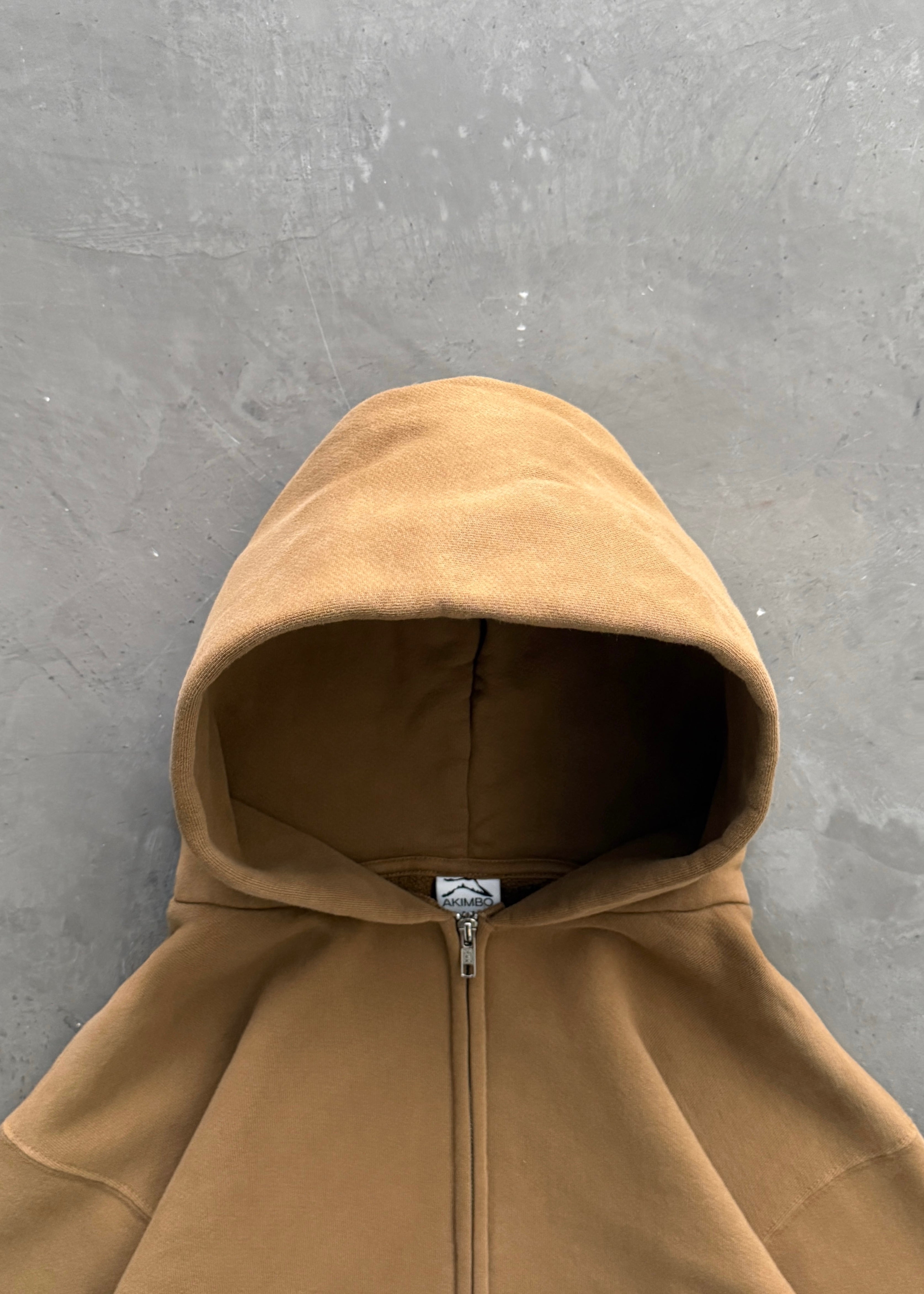 AKIMBO ZIP-UP HOODIE - TOBACCO