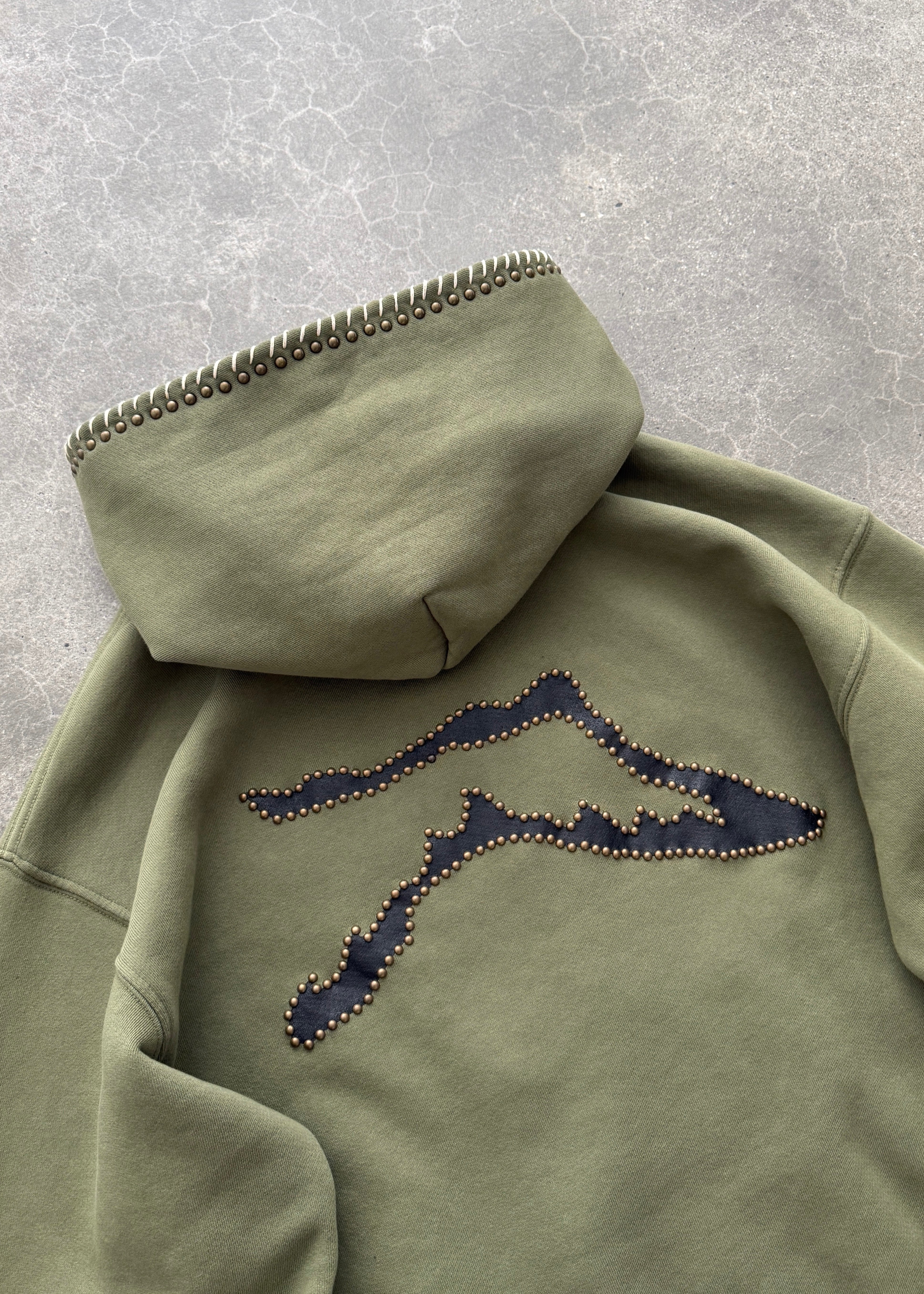 STUDDED TRAINING ZIP-UP HOODIE - OD GREEN