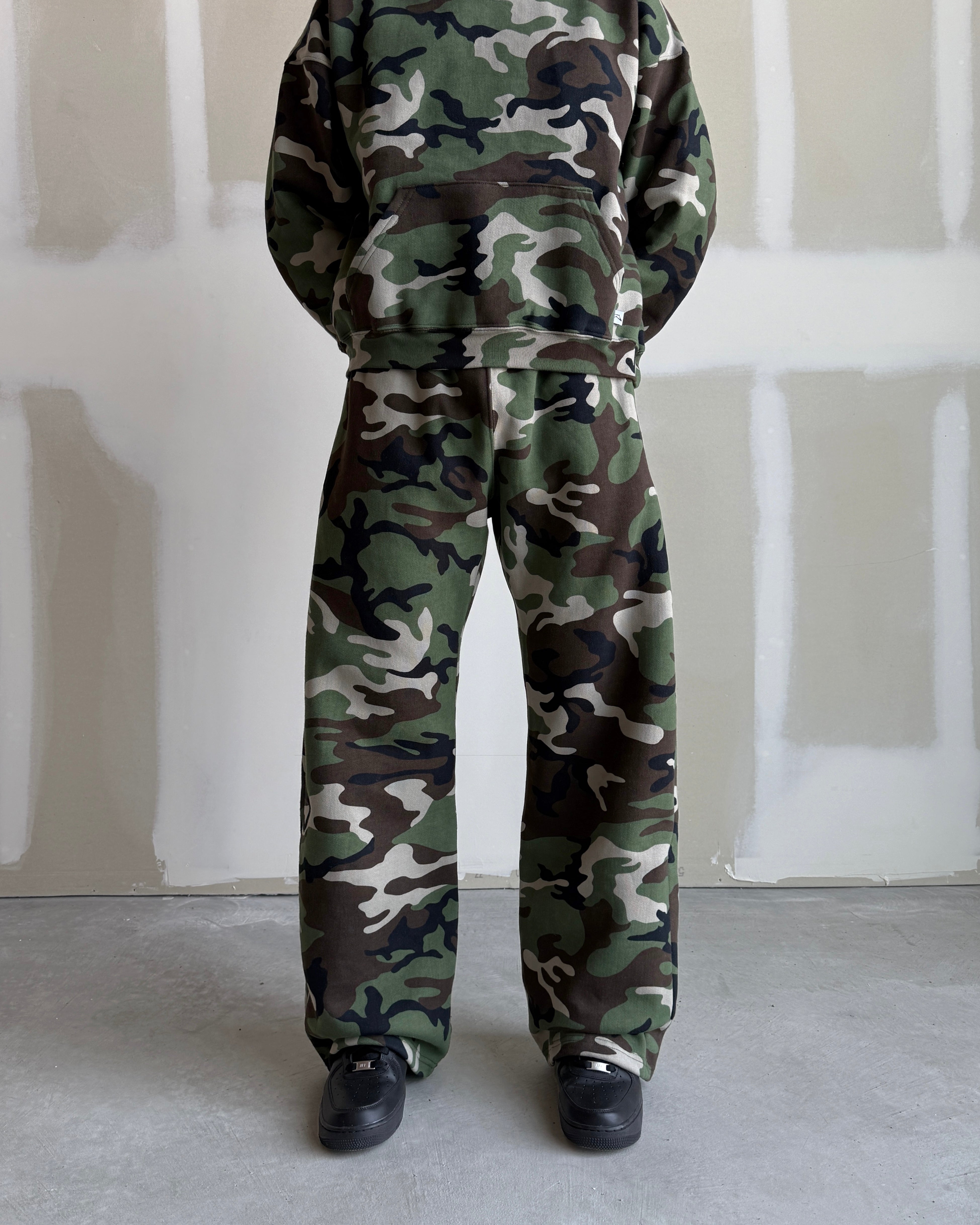 AKIMBO STRAIGHT-LEG SWEATPANTS - WOODLAND CAMO