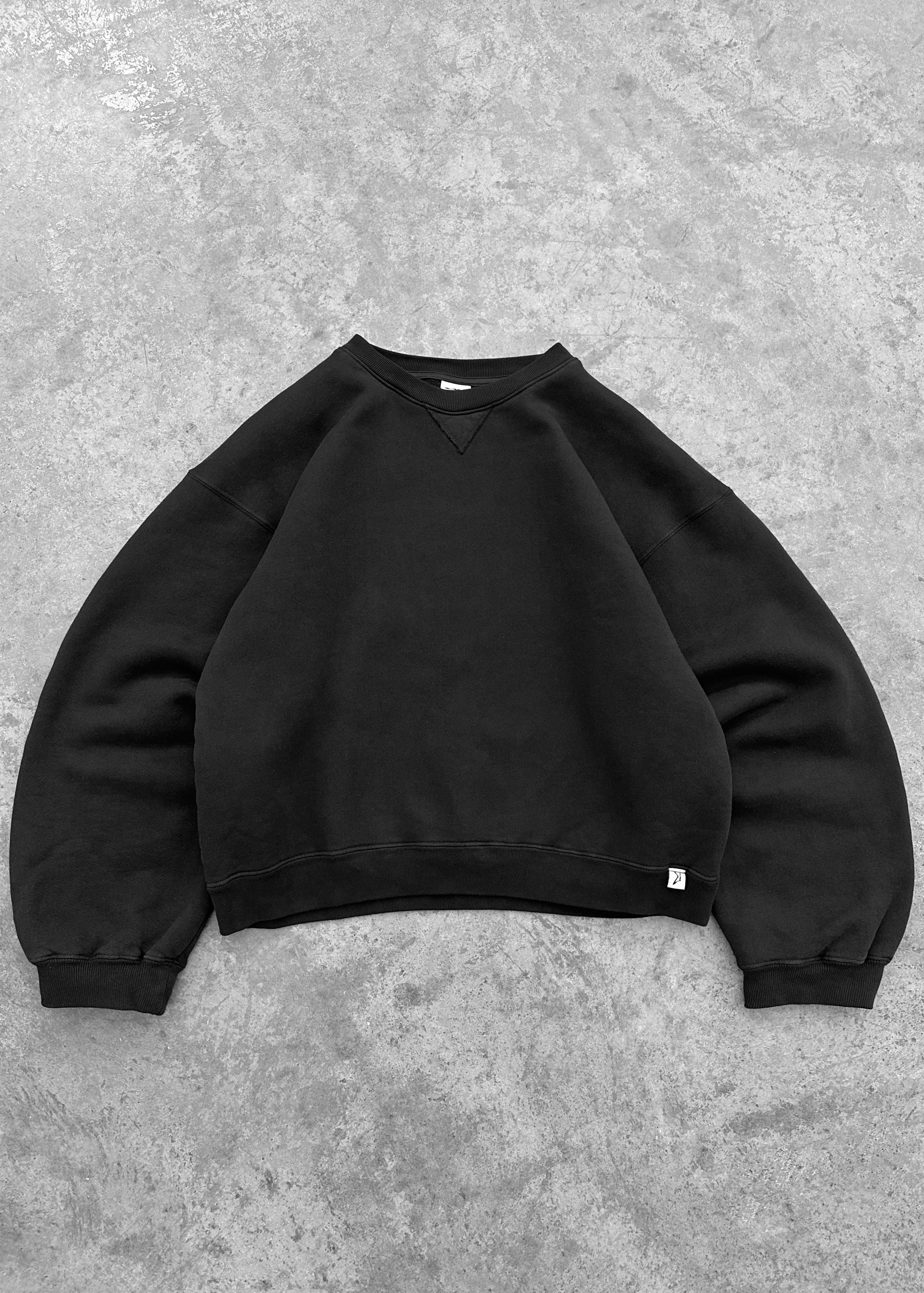 AKIMBO CREWNECK - FADED BLACK