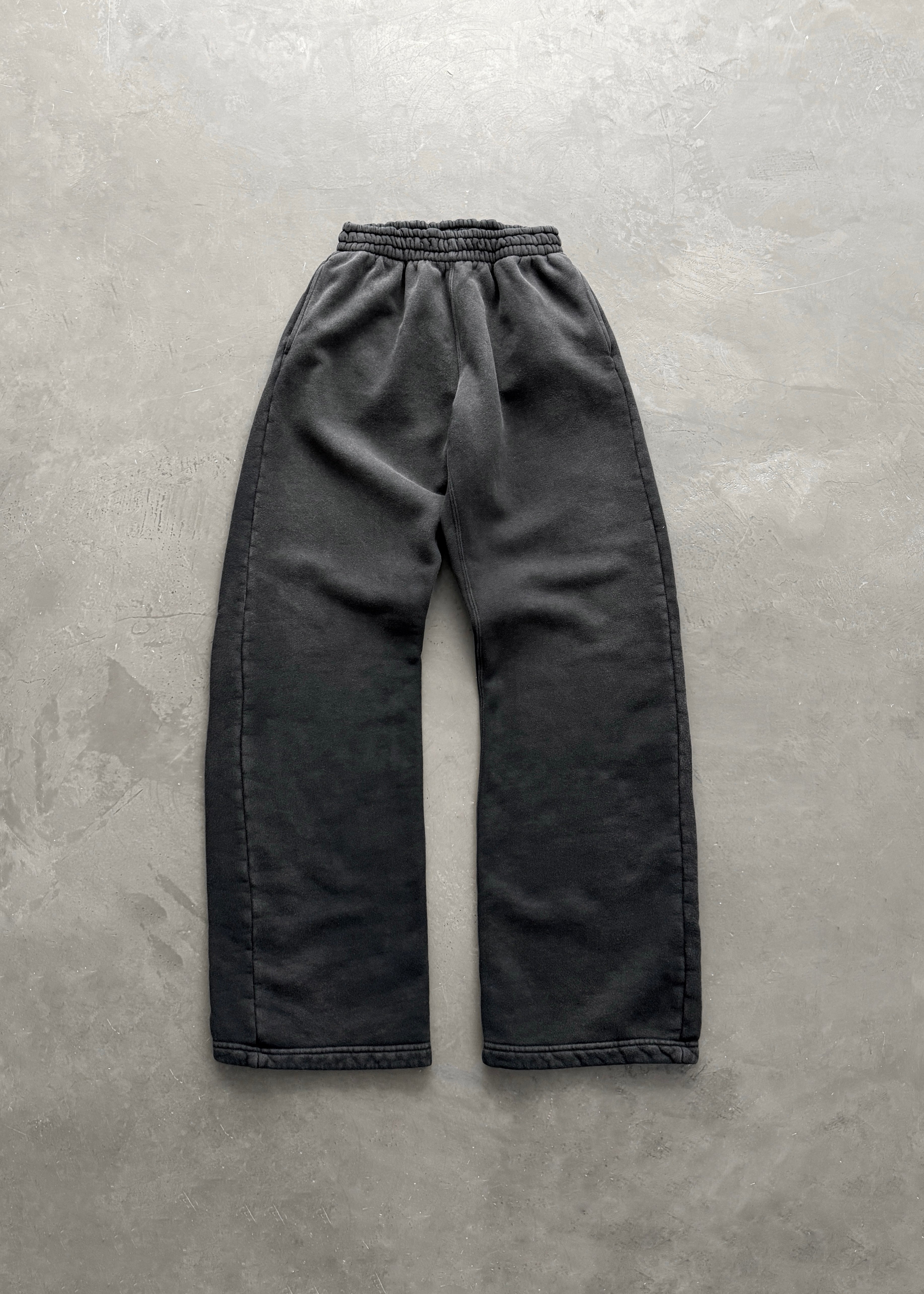 AKIMBO STRAIGHT-LEG SWEATPANTS - FADED BLACK