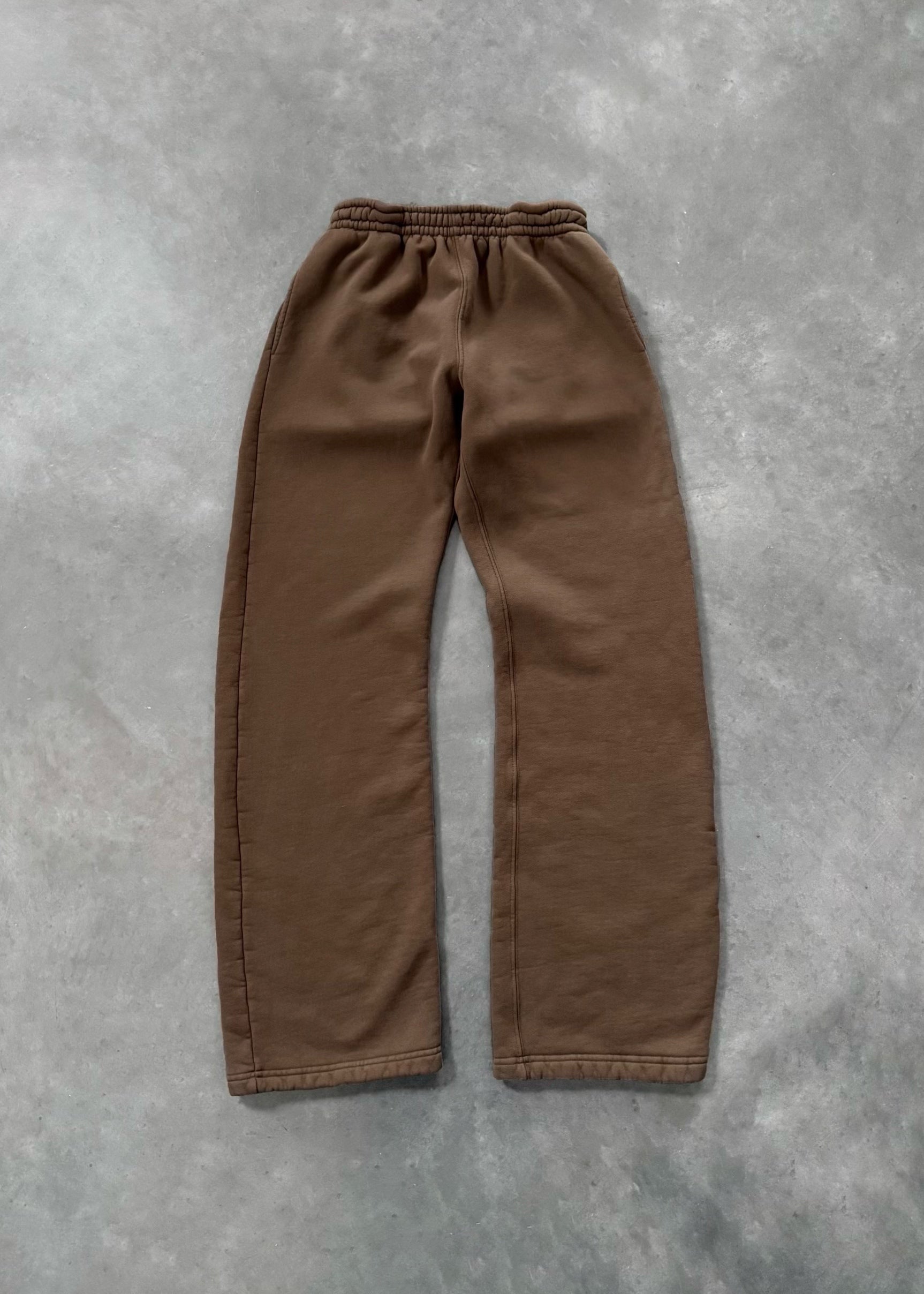 AKIMBO STRAIGHT-LEG SWEATPANTS - COFFEE