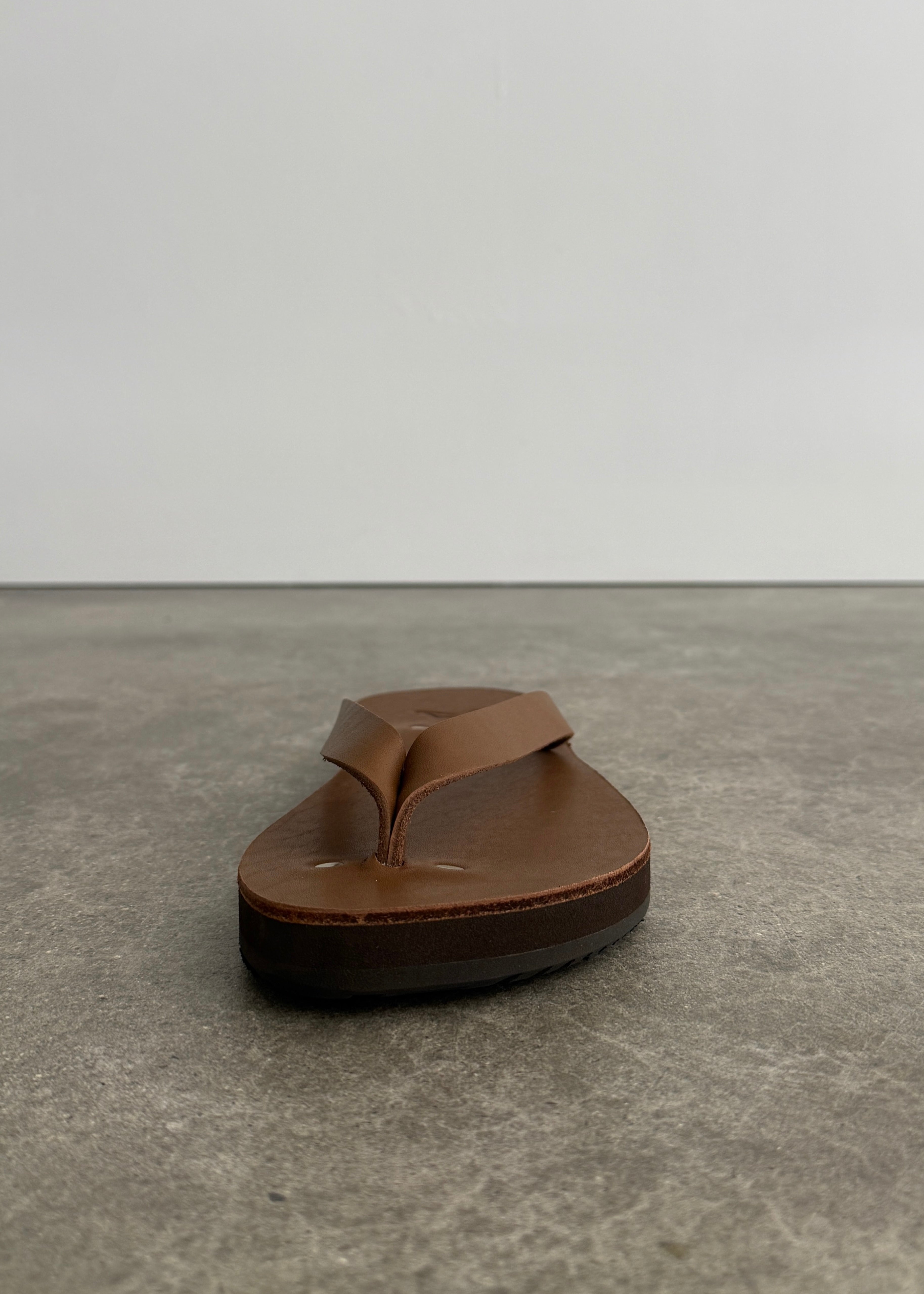 LEATHER FLIP FLOPS - BROWN