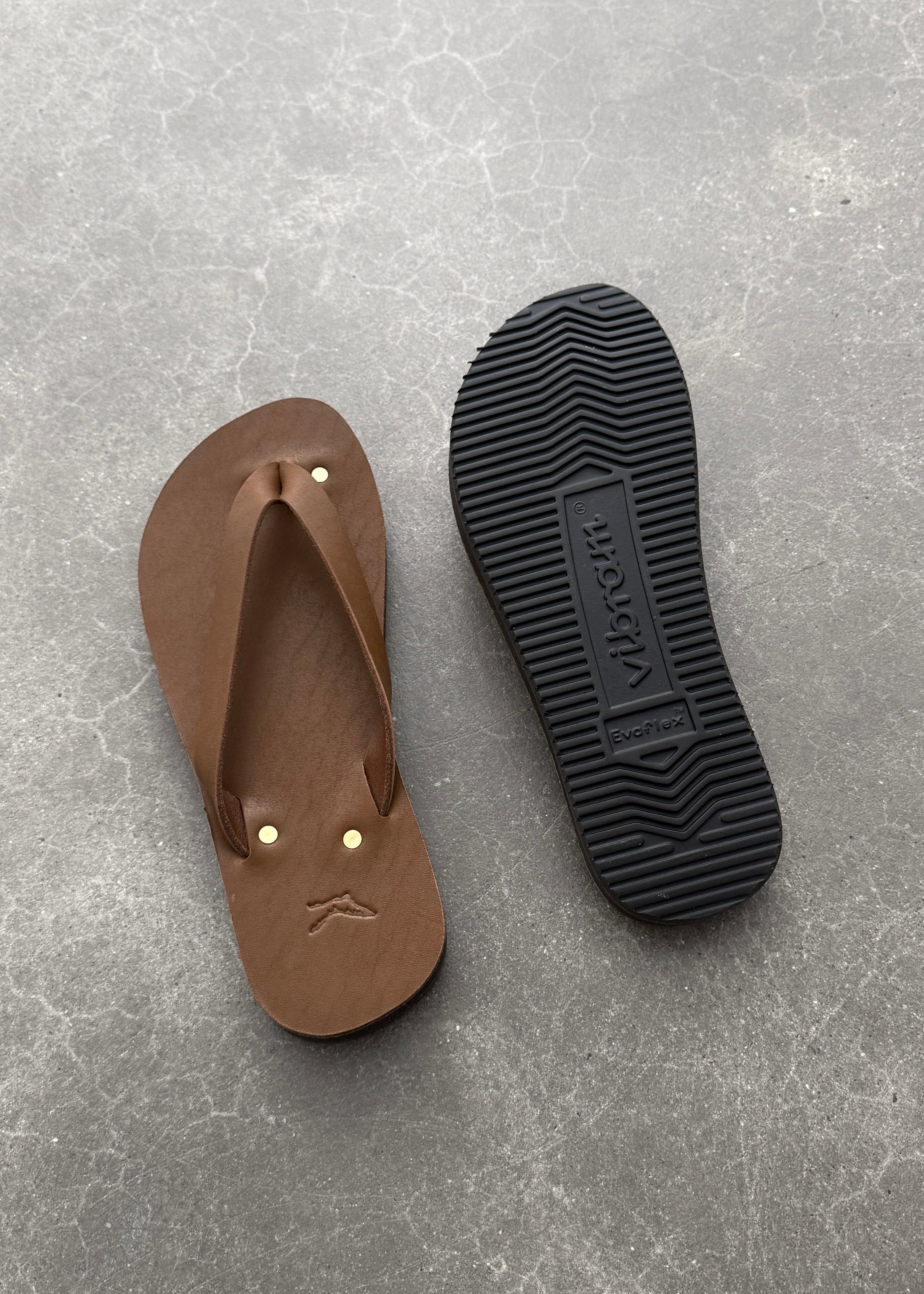 LEATHER FLIP FLOPS - BROWN