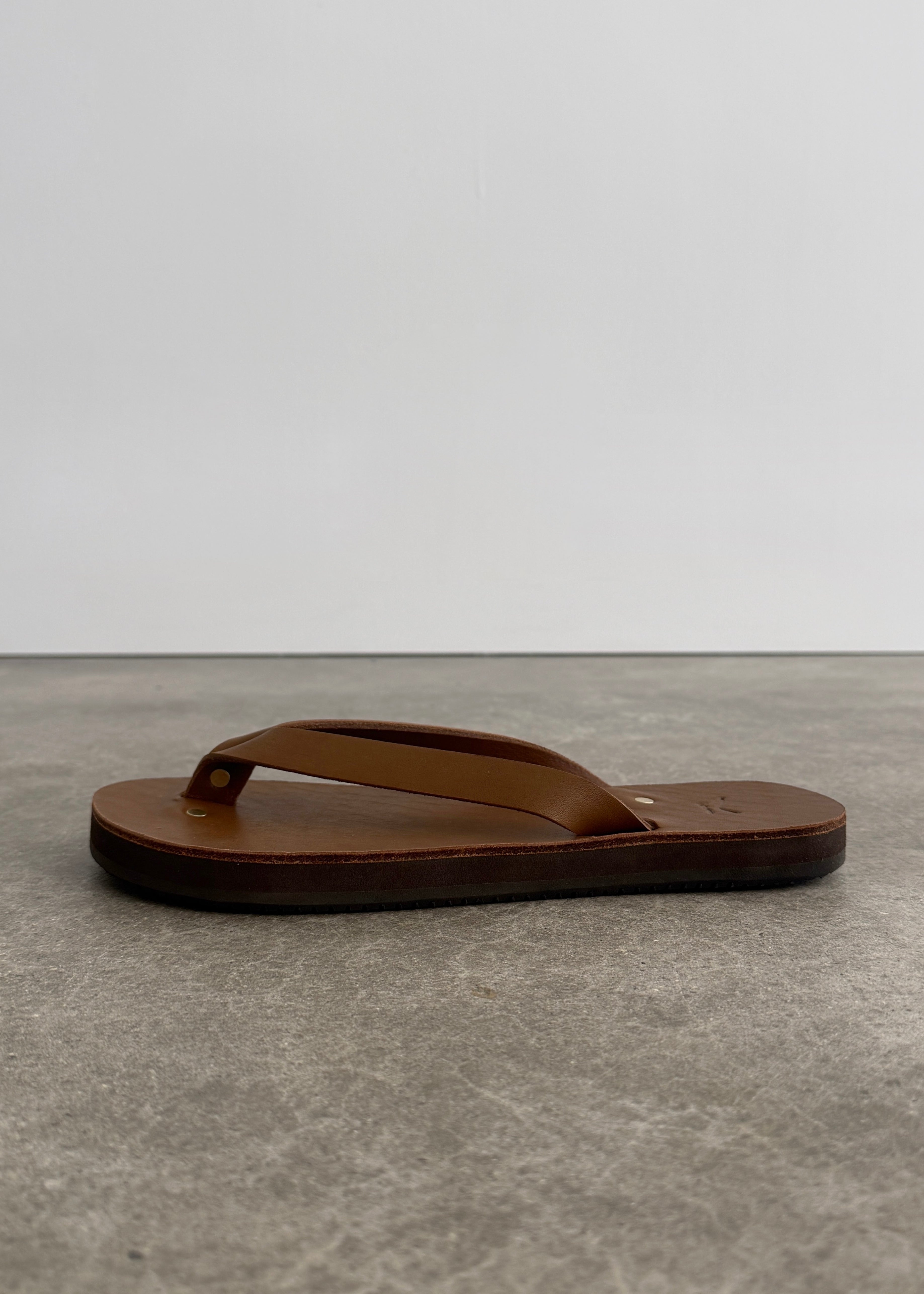 LEATHER FLIP FLOPS - BROWN