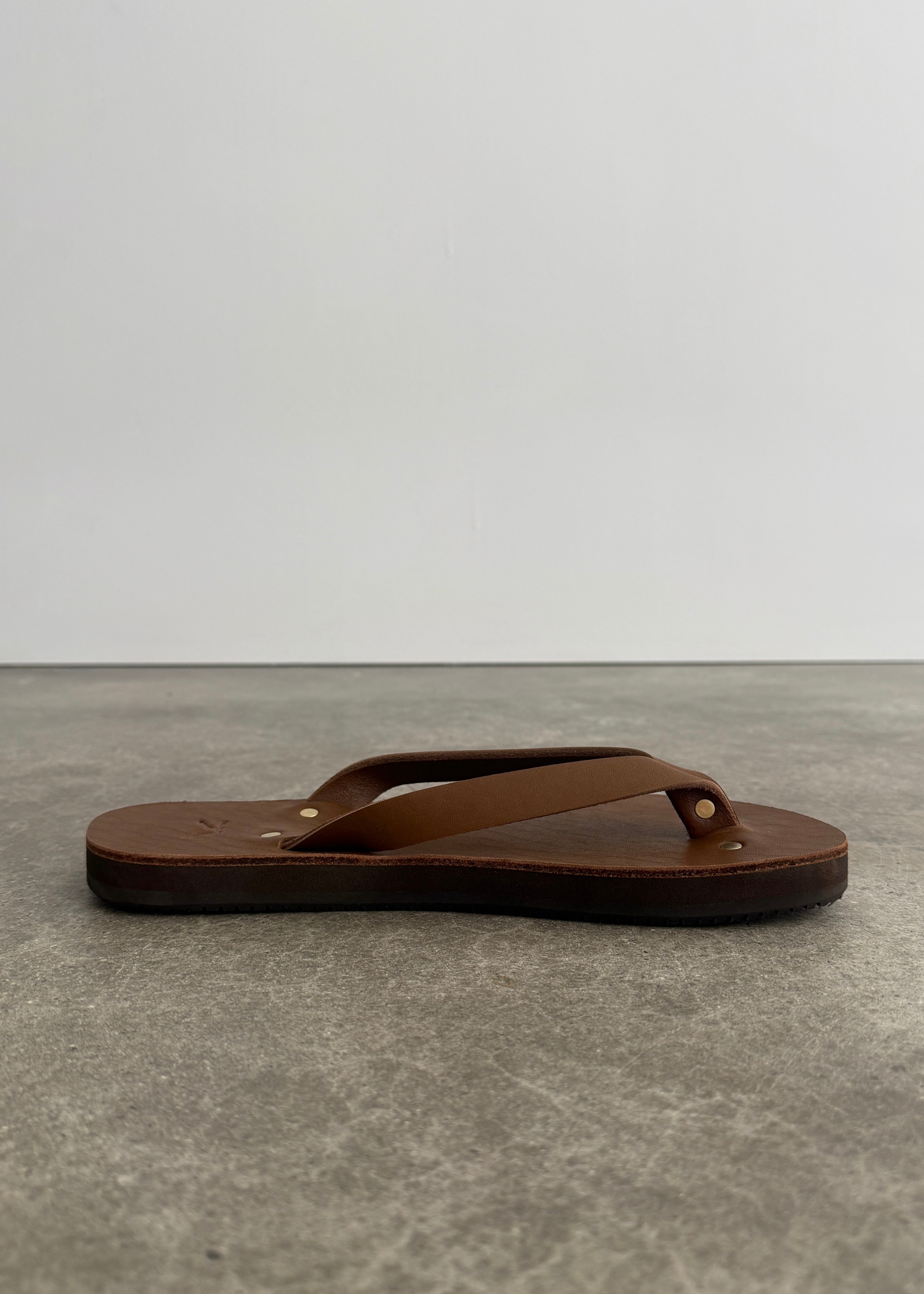 LEATHER FLIP FLOPS - BROWN
