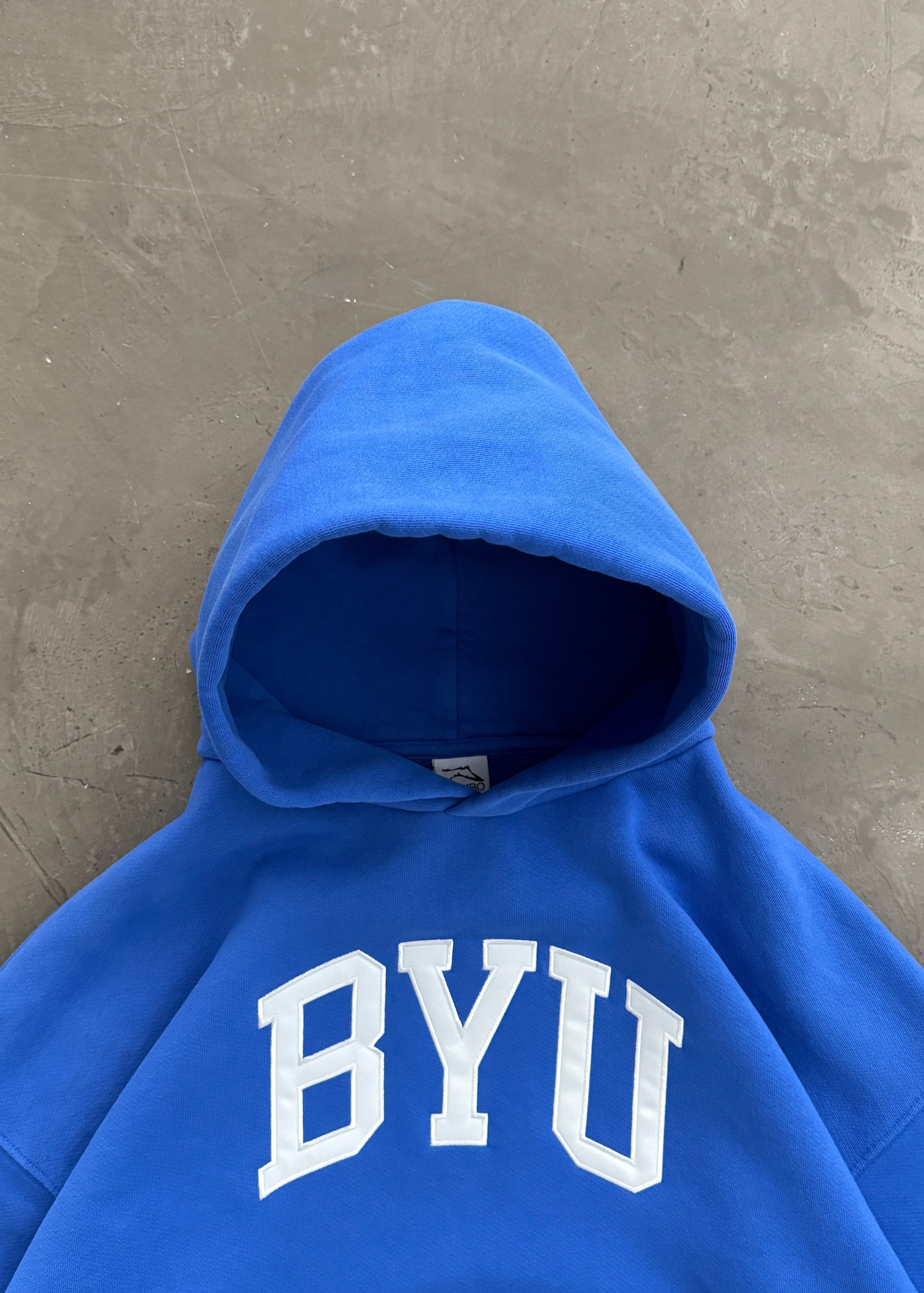 AKIMBO HOODIE - BRIGHAM YOUNG UNIVERSITY® STAPLE