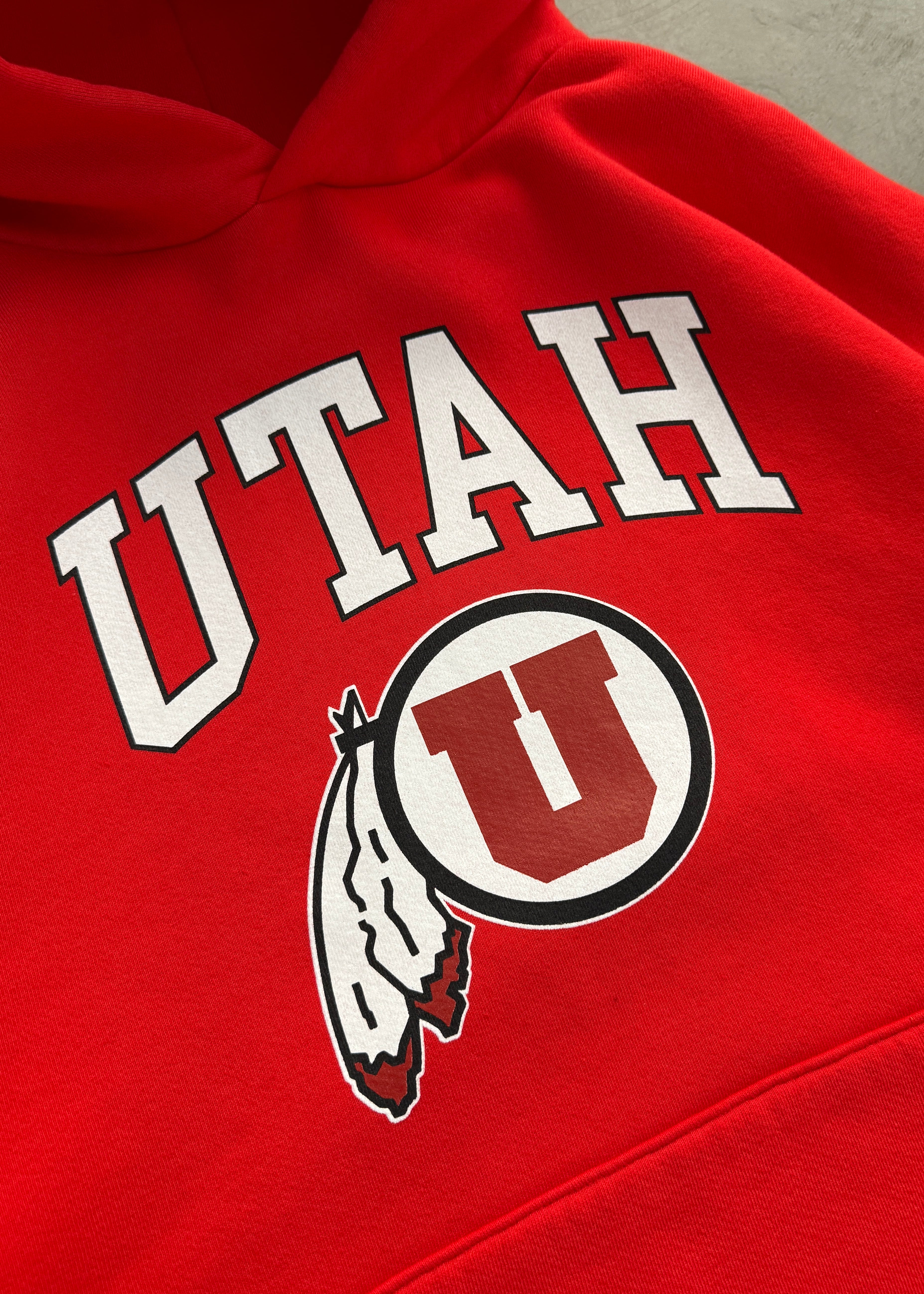 AKIMBO HOODIE - UNIVERSITY OF UTAH® STAPLE