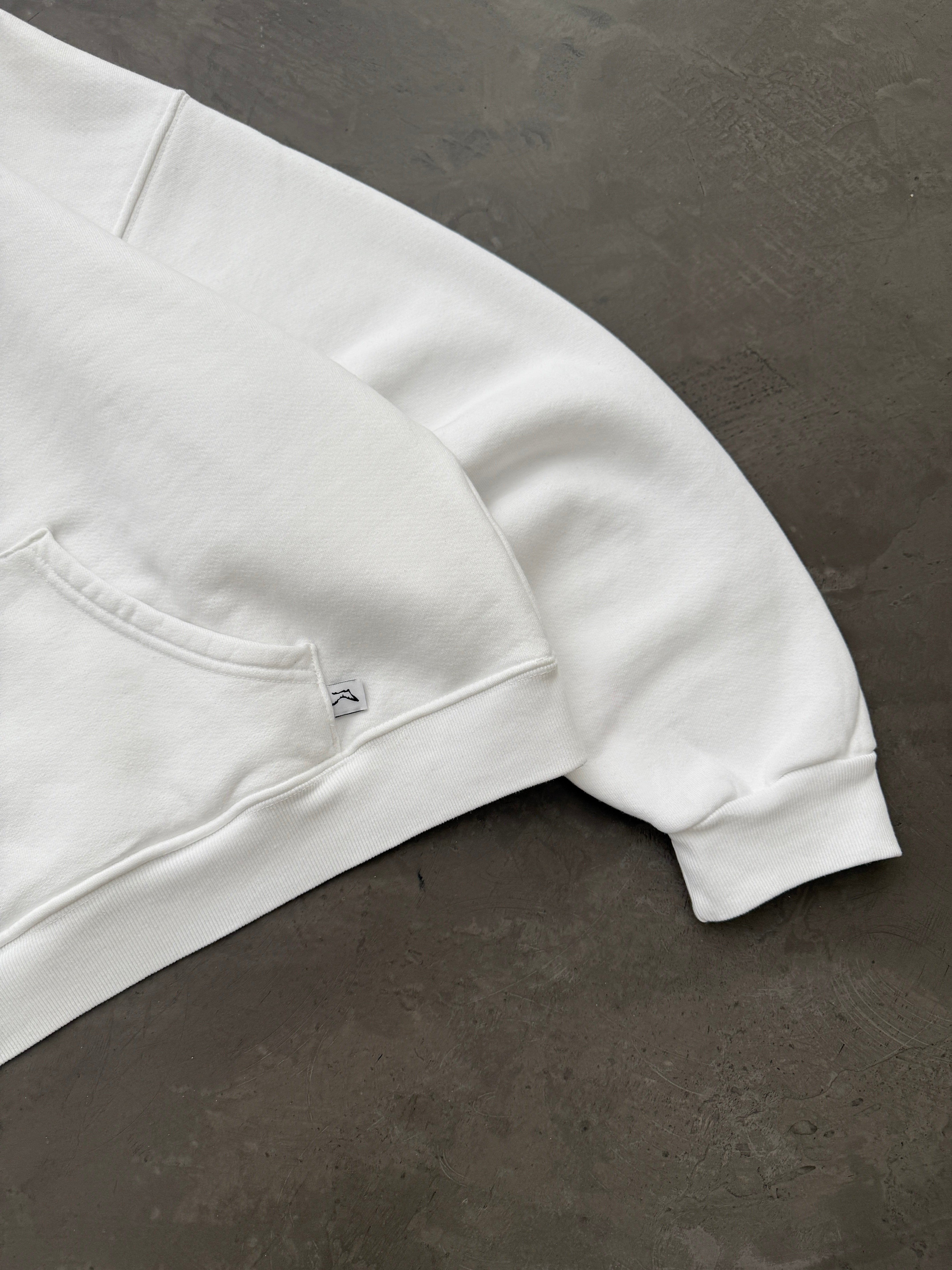 AKIMBO RANGE HOODIE - WHITE