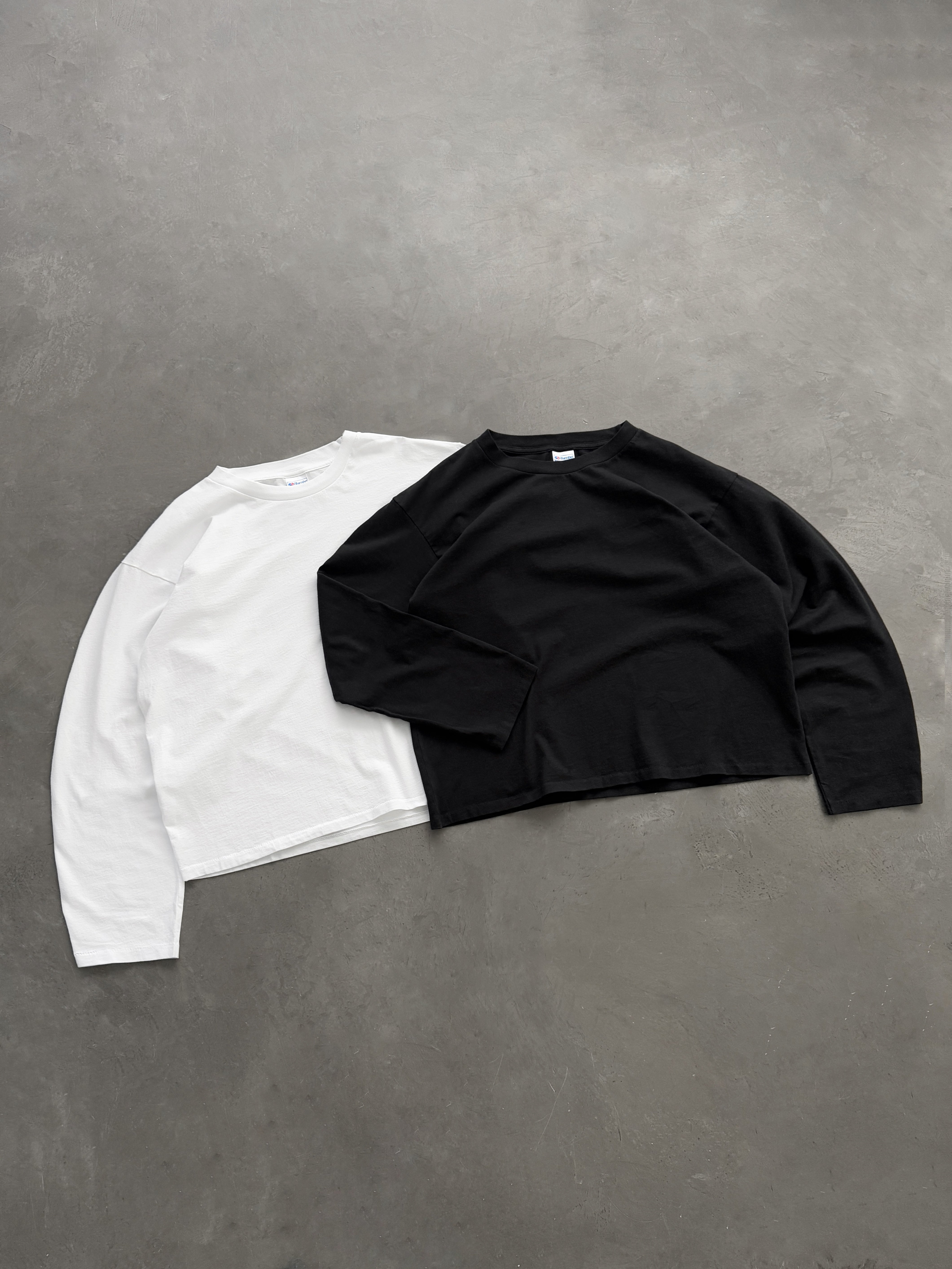 LONG SLEEVE “CHAIN-PEEKER” SINGLE STITCHED TEE - BLACK