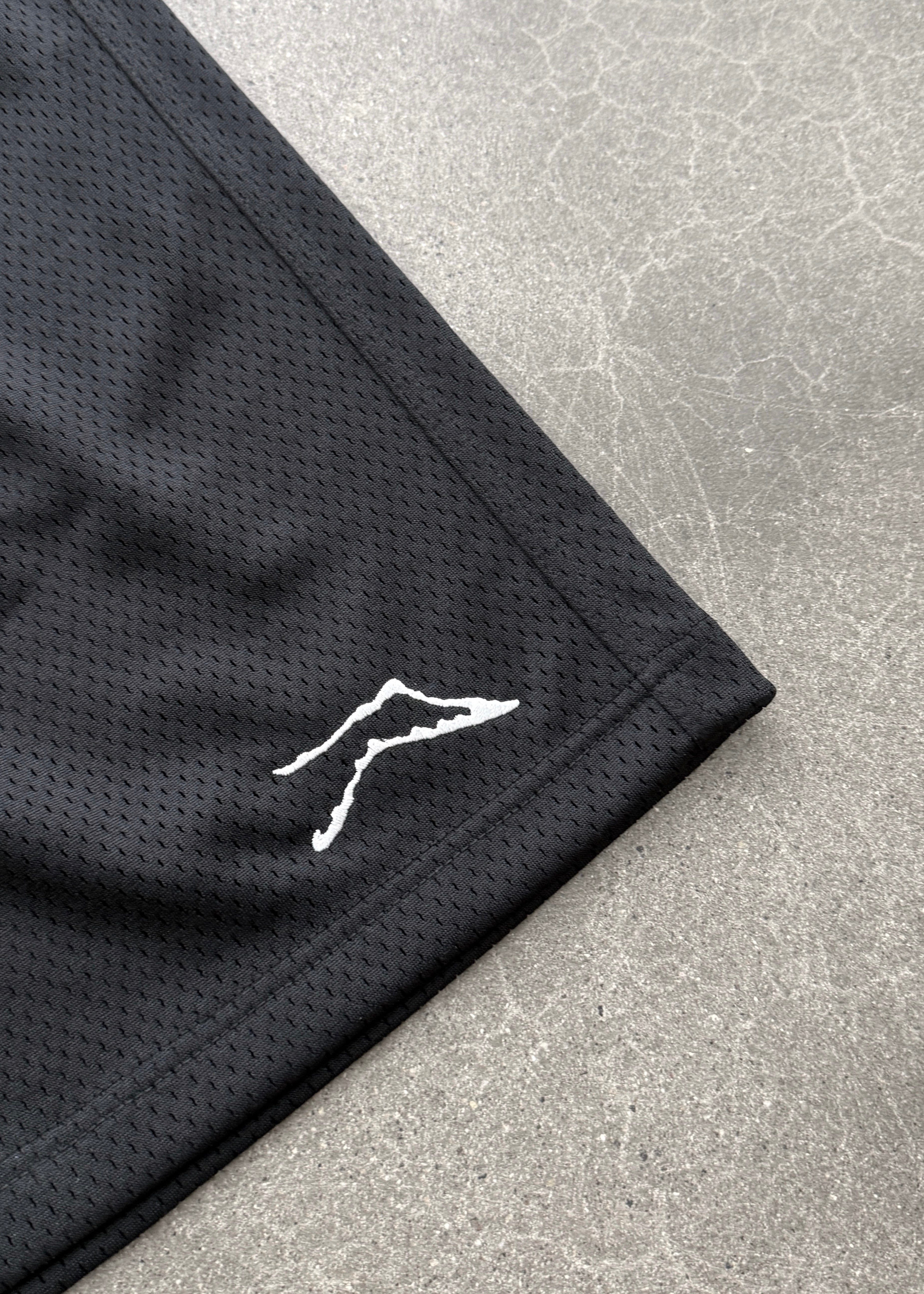 RANGE MESH SHORTS - BLACK