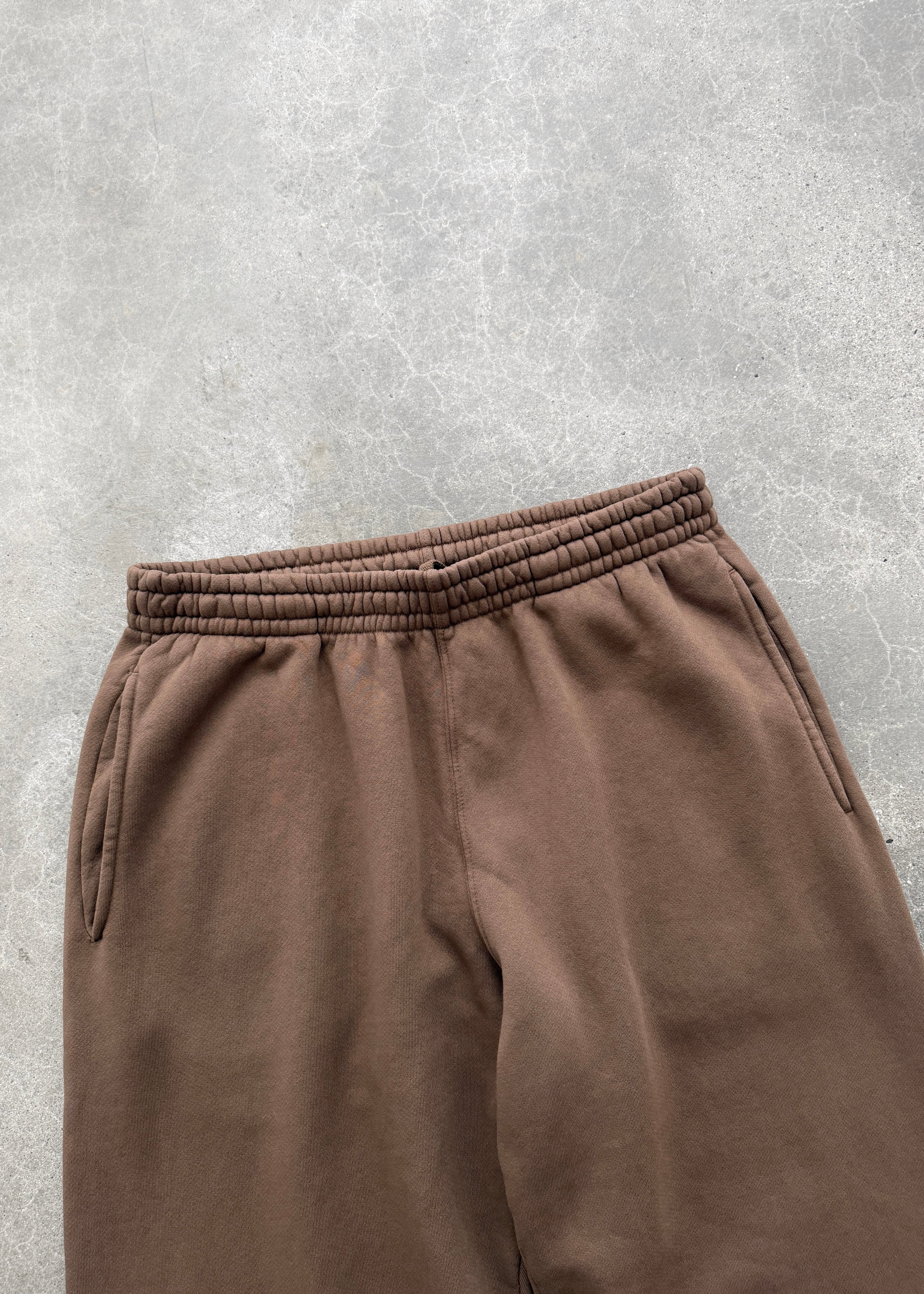 STRAIGHT-LEG SWEATPANTS - COFFEE