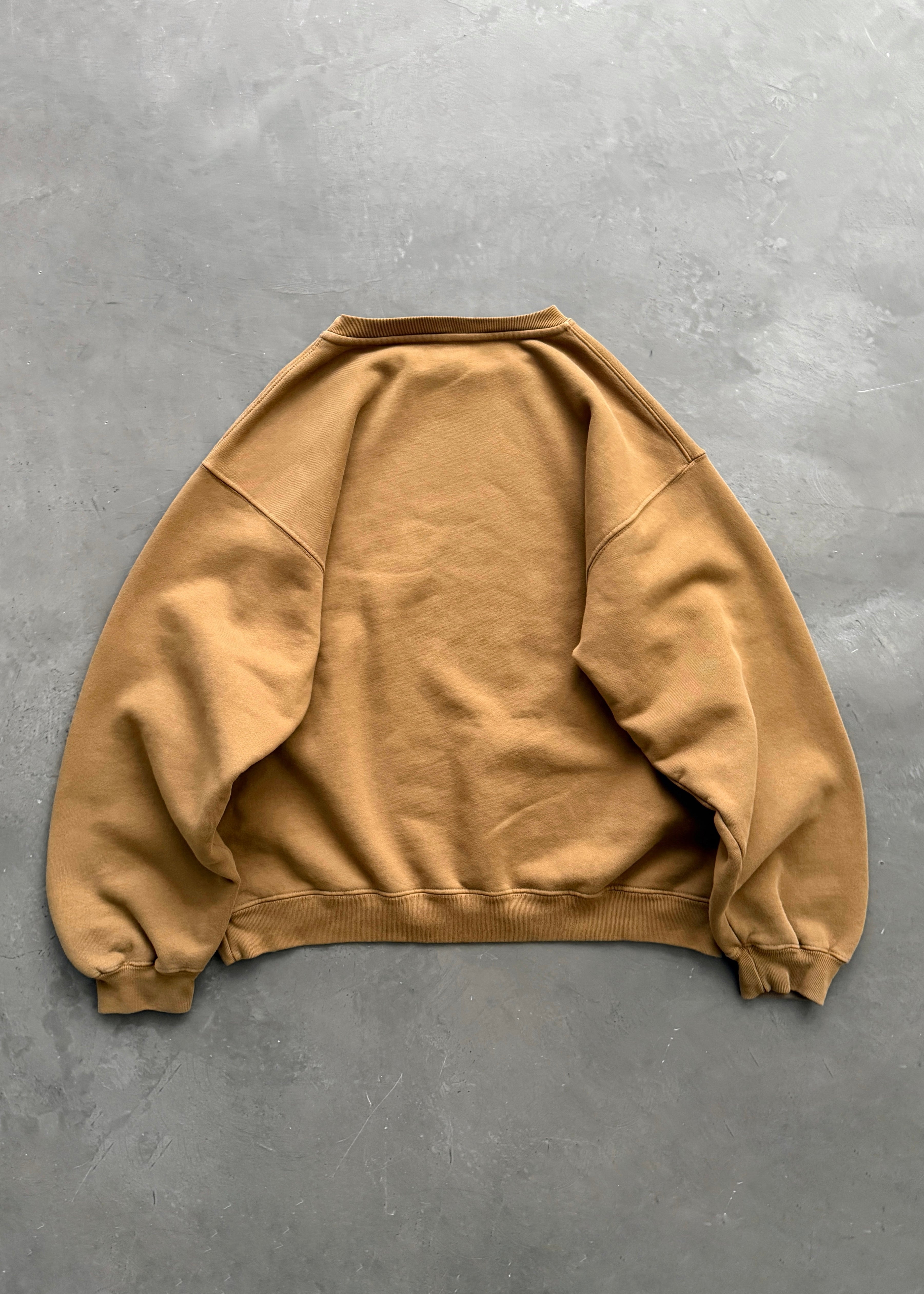 AKIMBO CREWNECK - TOBACCO