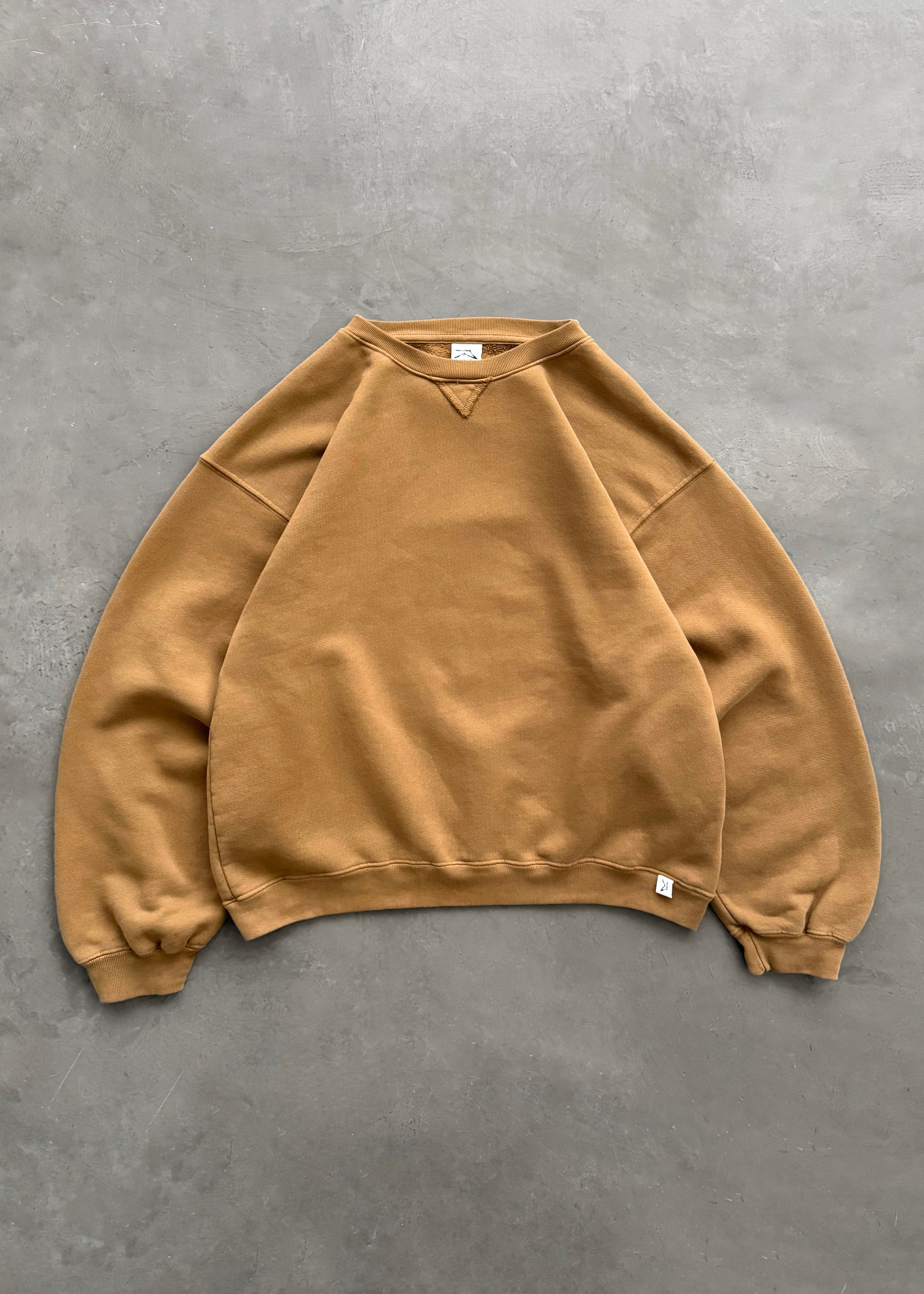 AKIMBO CREWNECK - TOBACCO