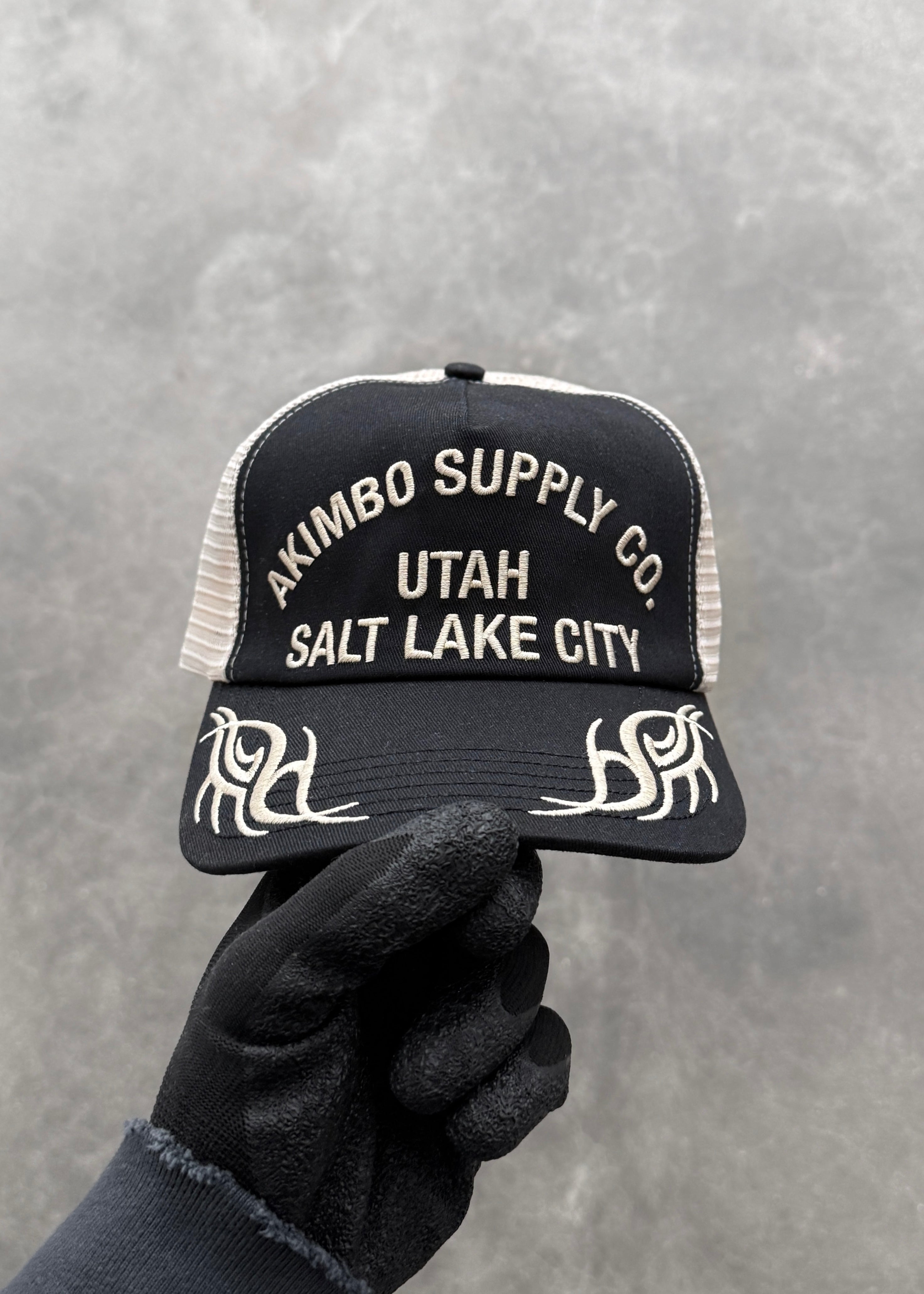 TRUCKER CAP - BLACK / OFF-WHITE