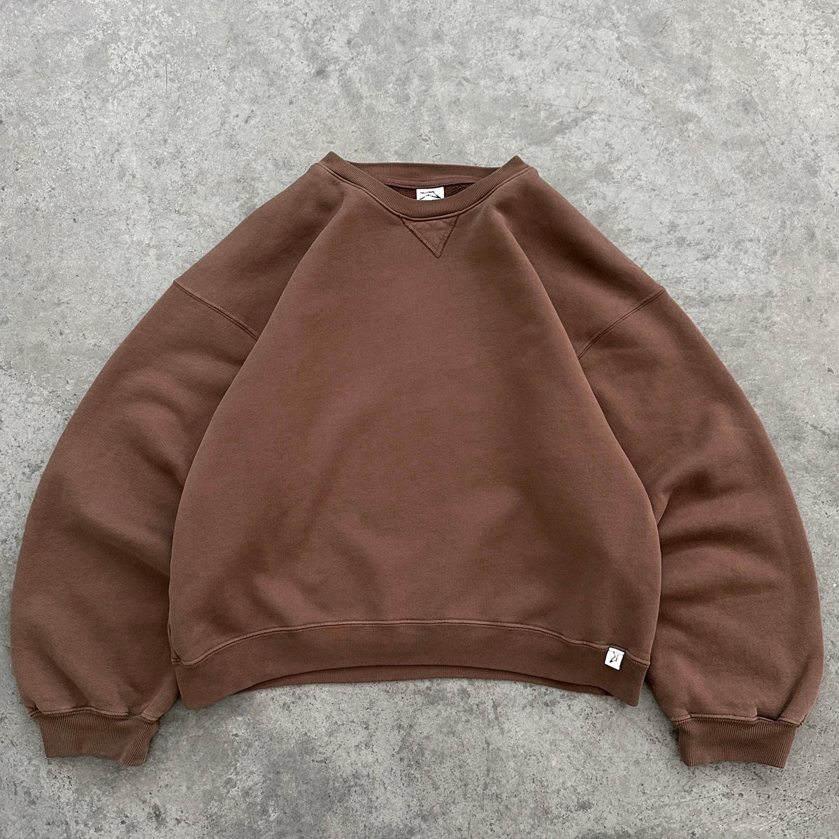 AKIMBO CREWNECK - COFFEE 