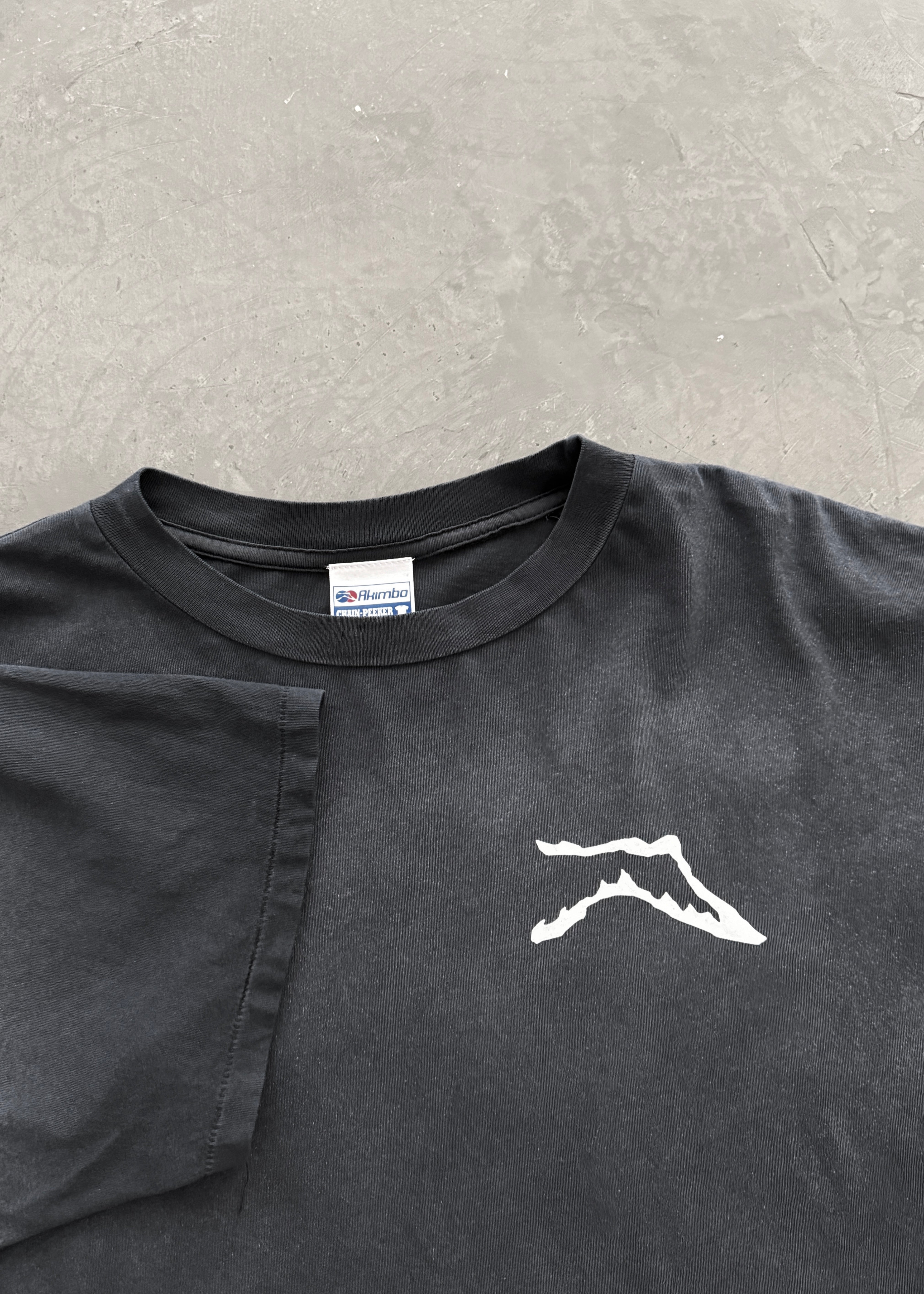 AKIMBO RANGE TEE - BLACK