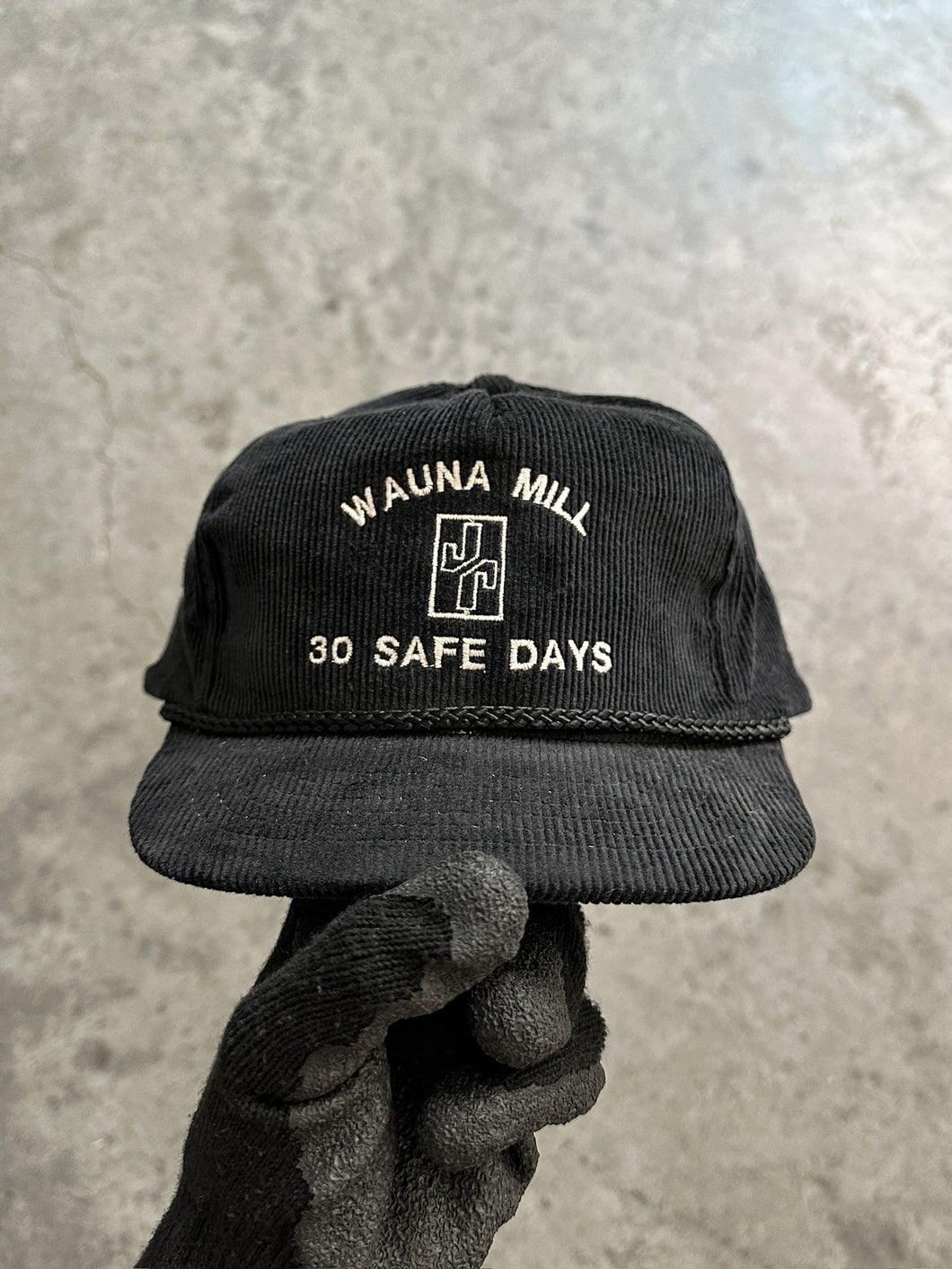 BLACK CORDUROY HAT - 1990S