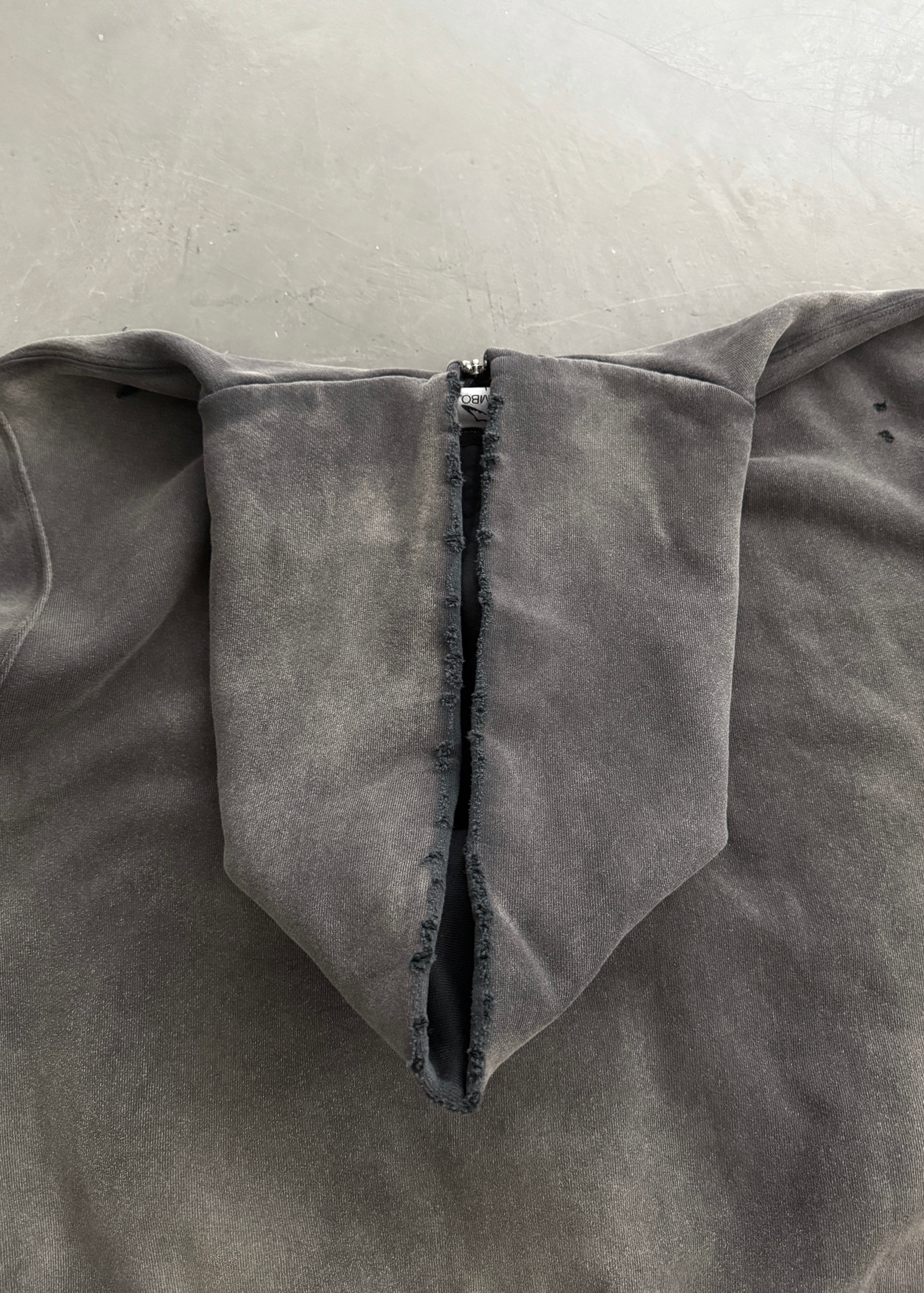 AKIMBO "WATCH-PEEKER" DISTRESSED ZIP UP HOODIE - SUN FADED BLACK