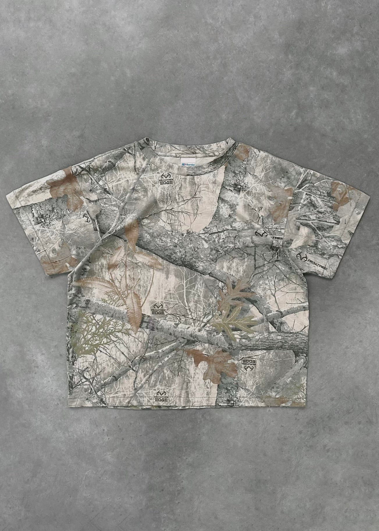 "CHAIN-PEEKER" SINGLE STITCHED TEE - REALTREE® CAMO