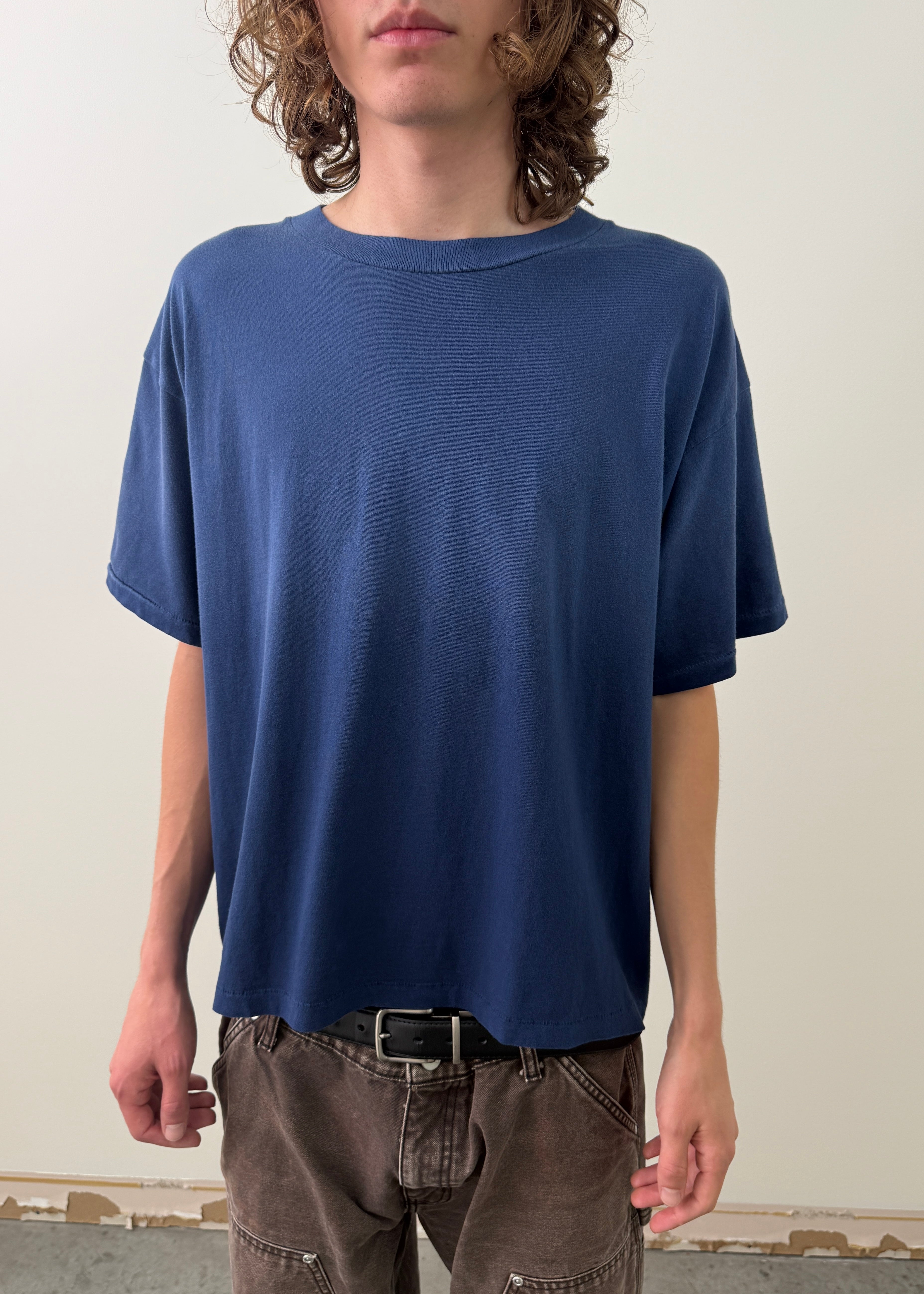 “CHAIN-PEEKER” LIGHT-WEIGHT TEE - SUN FADED NAVY