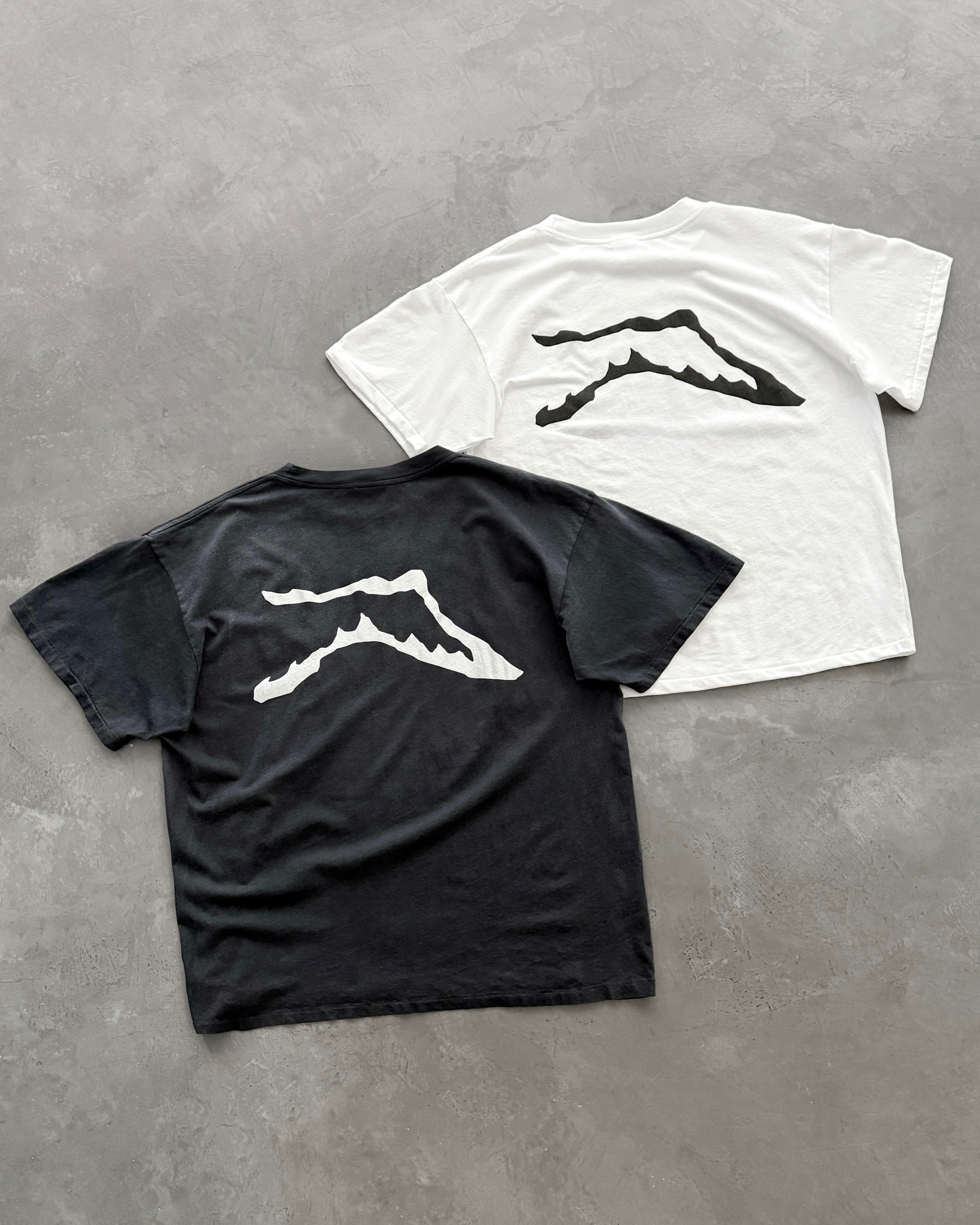 AKIMBO RANGE TEE - BLACK