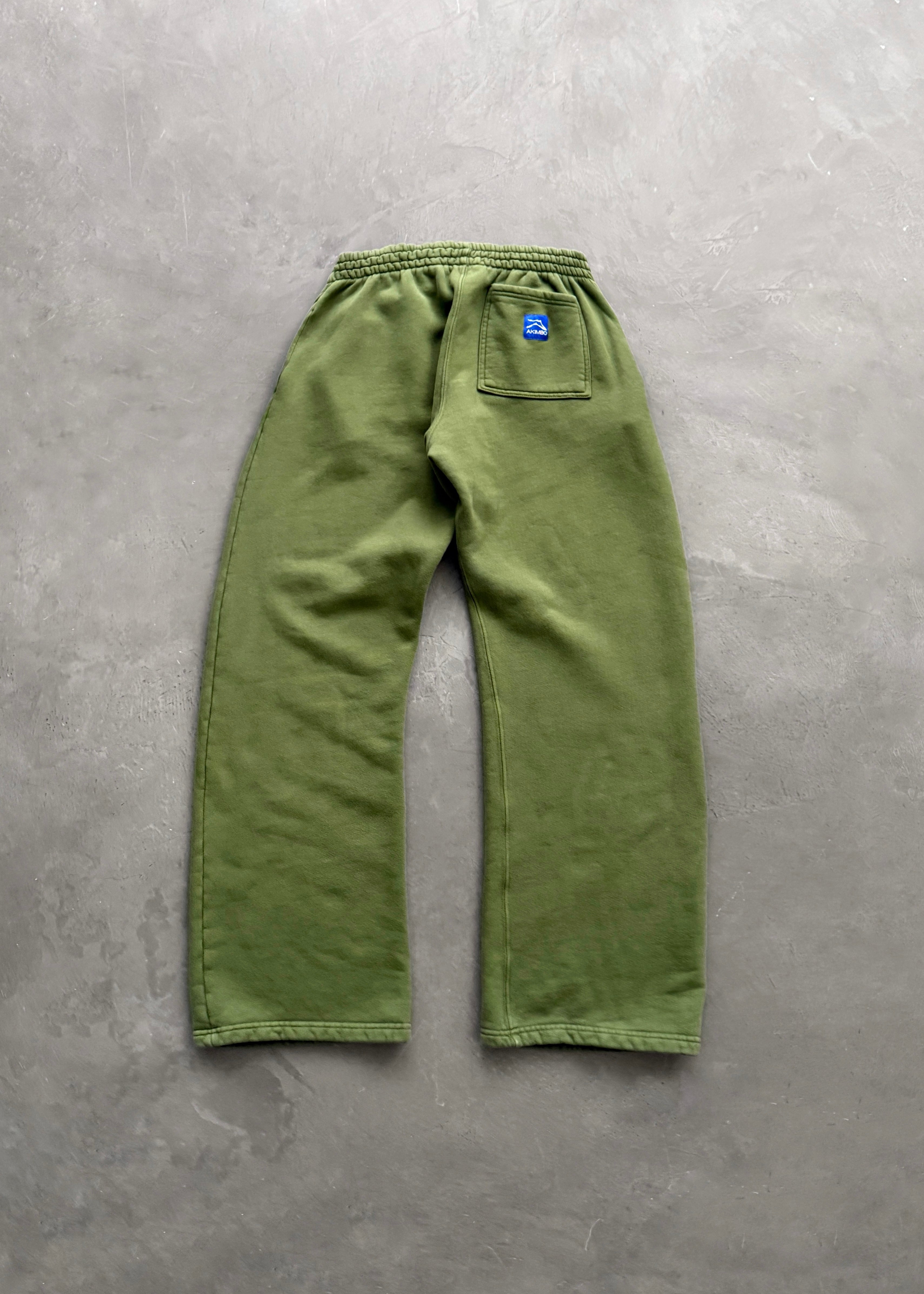 AKIMBO STRAIGHT-LEG SWEATPANTS - OLIVE GREEN