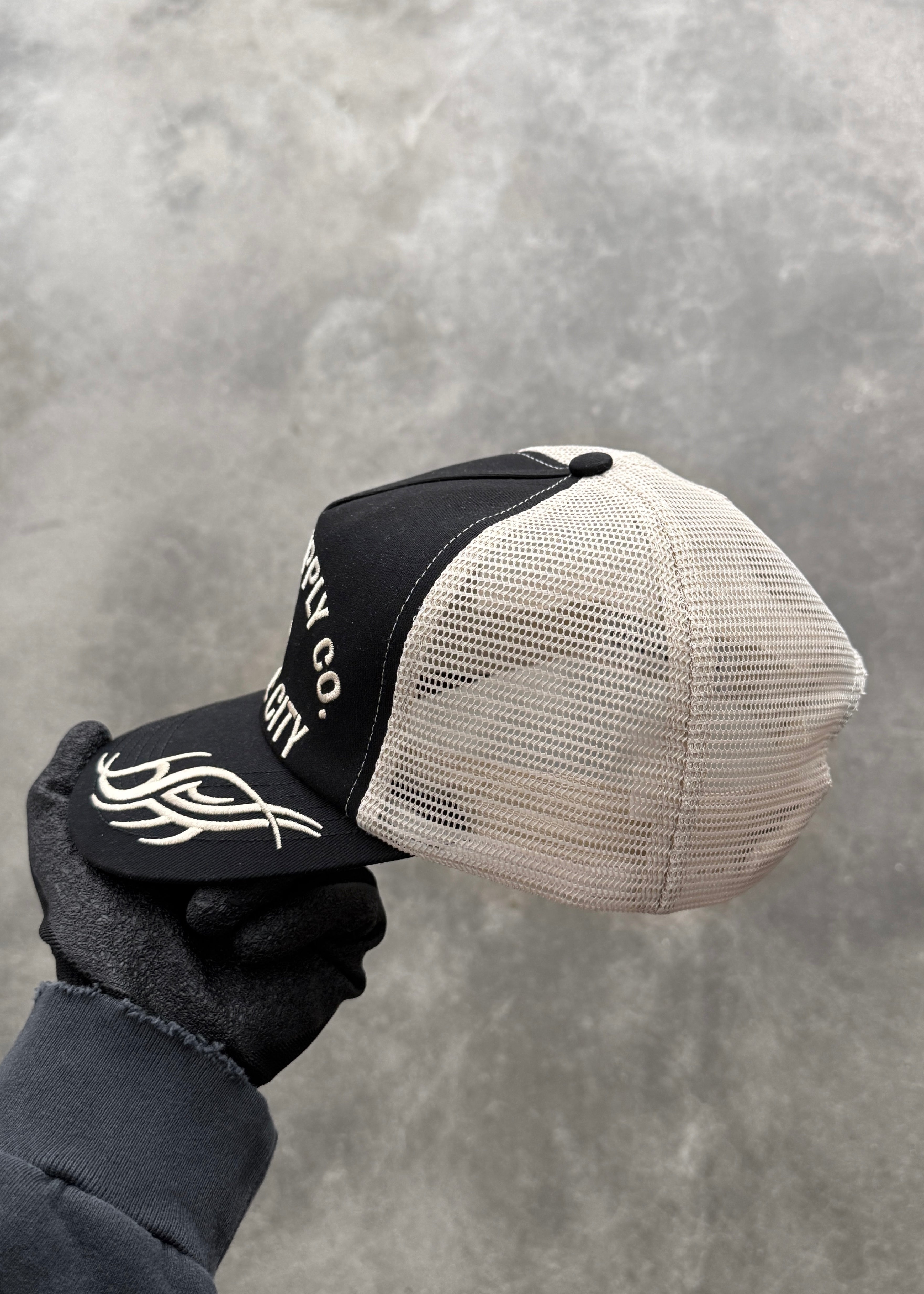 TRUCKER CAP - BLACK / OFF-WHITE