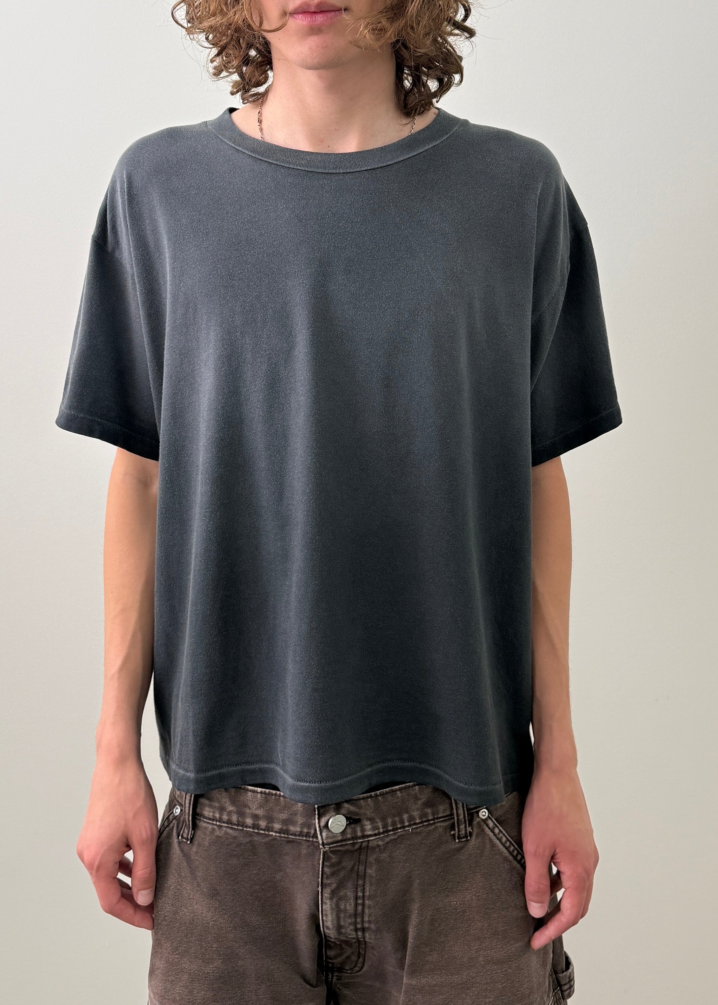 “CHAIN-PEEKER” LIGHT-WEIGHT TEE - SUN FADED BLACK
