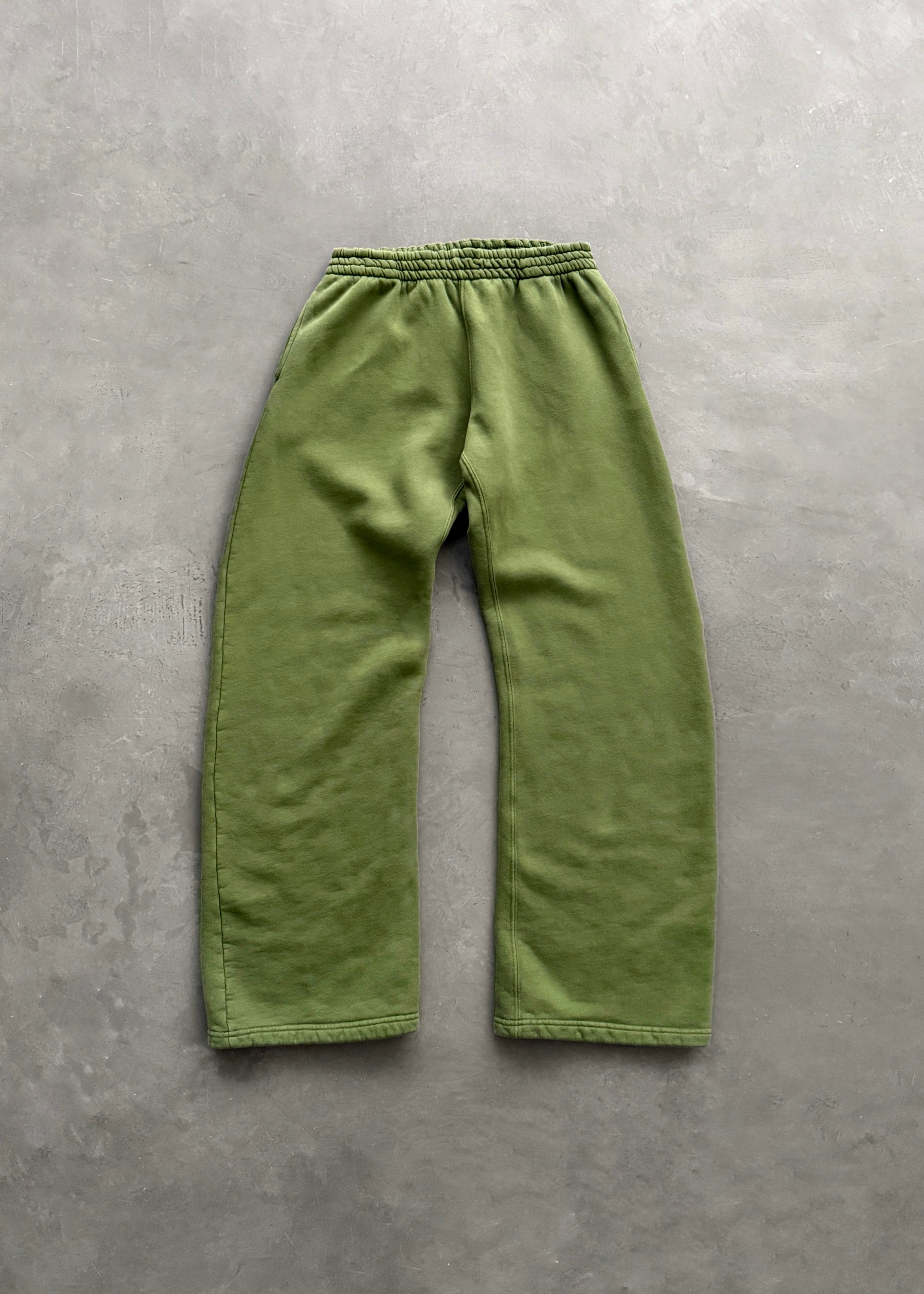AKIMBO STRAIGHT-LEG SWEATPANTS - OLIVE GREEN