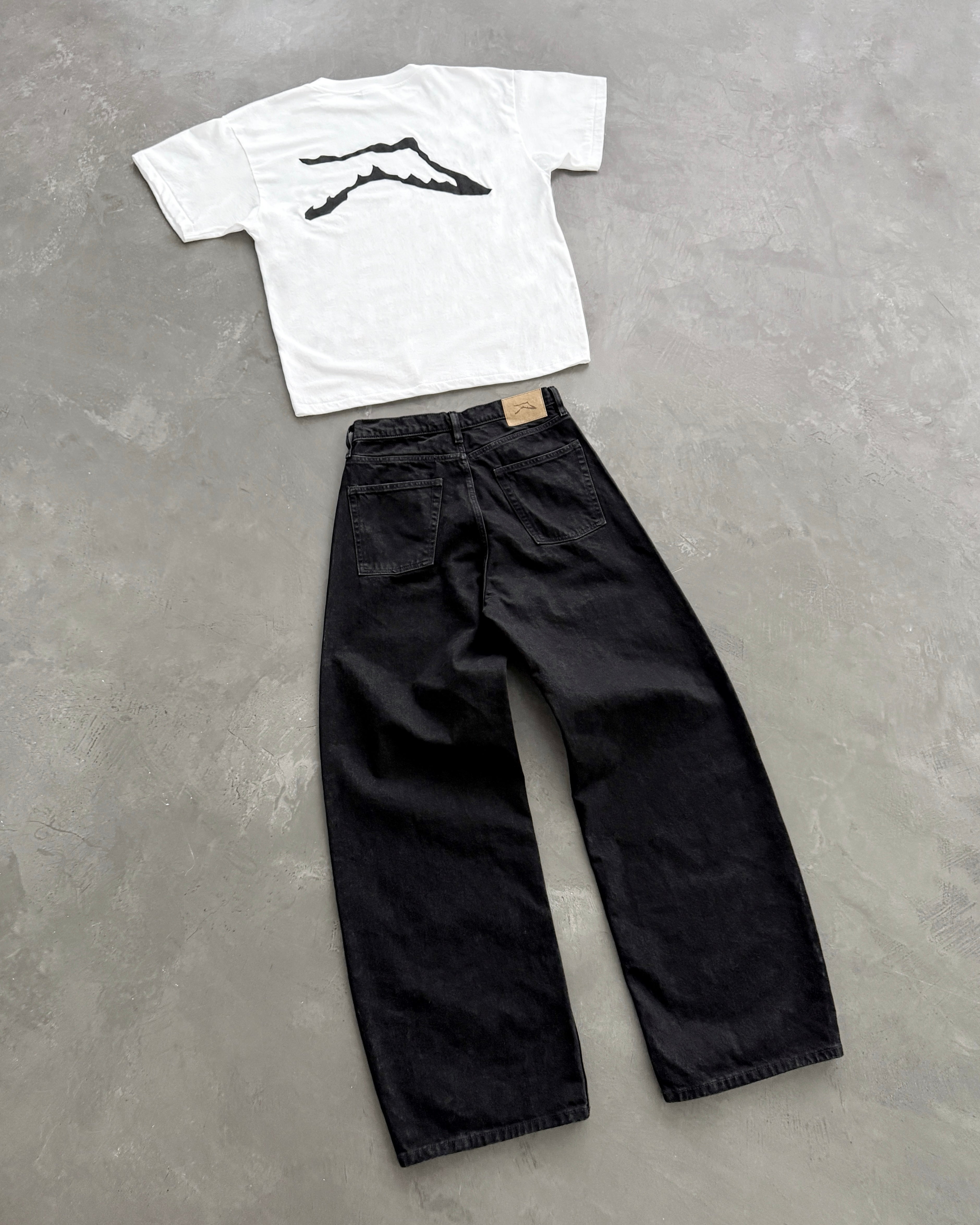 AKIMBO RANGE TEE - WHITE