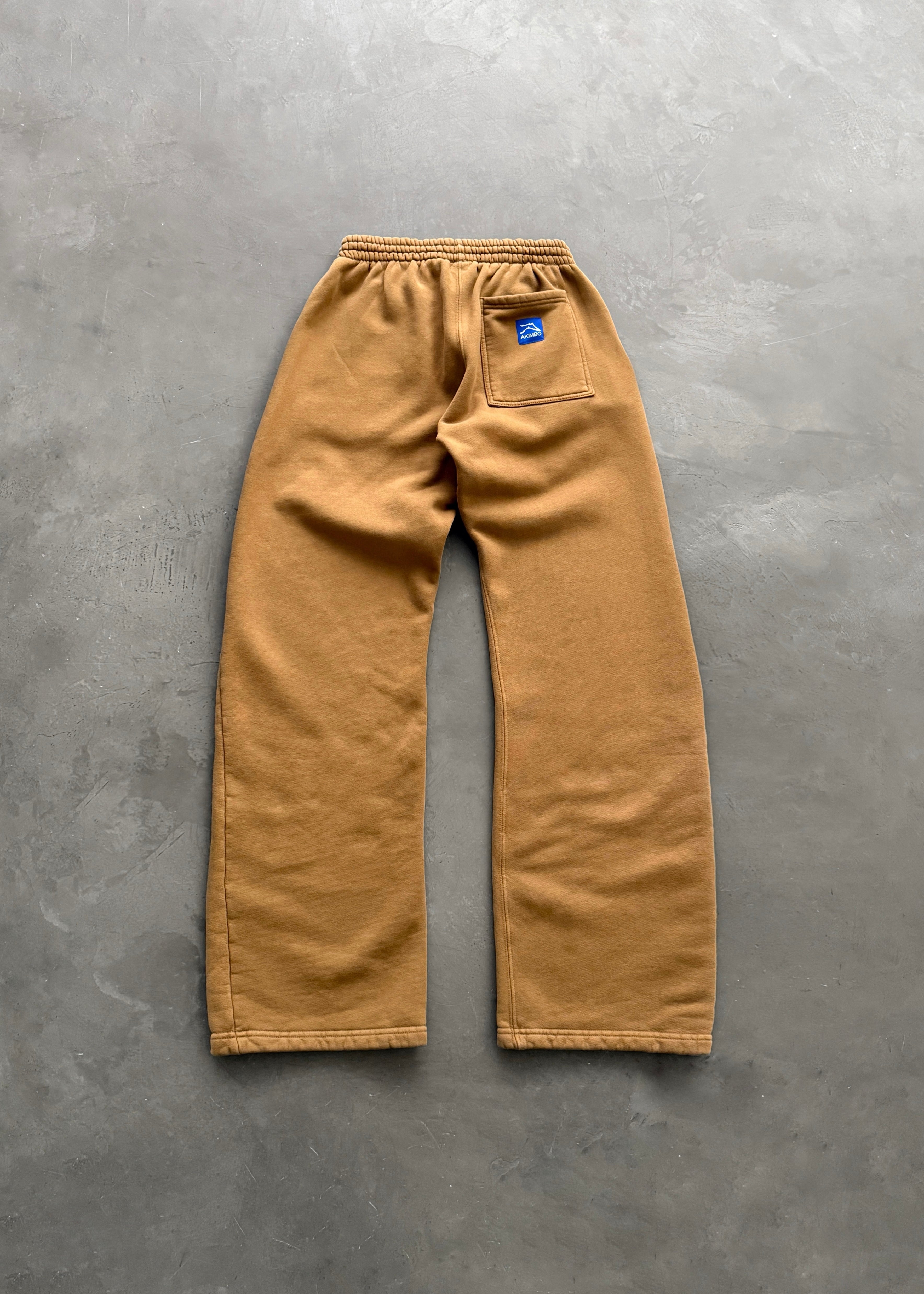 AKIMBO STRAIGHT-LEG SWEATPANTS - TOBACCO