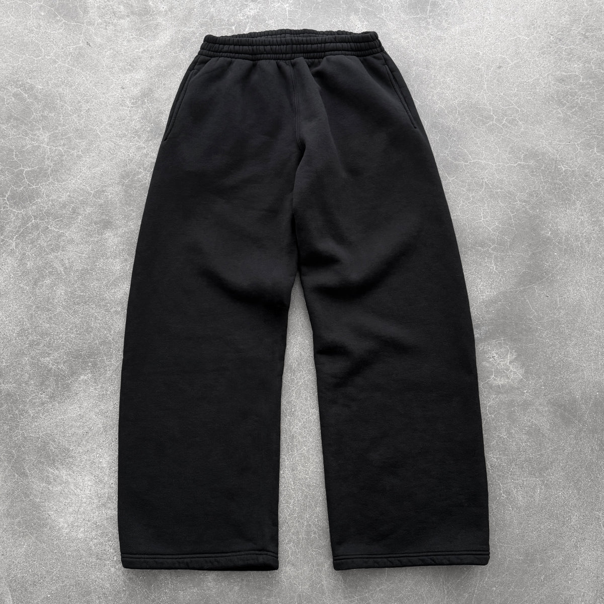 STRAIGHT-LEG SWEATPANTS - BLACK