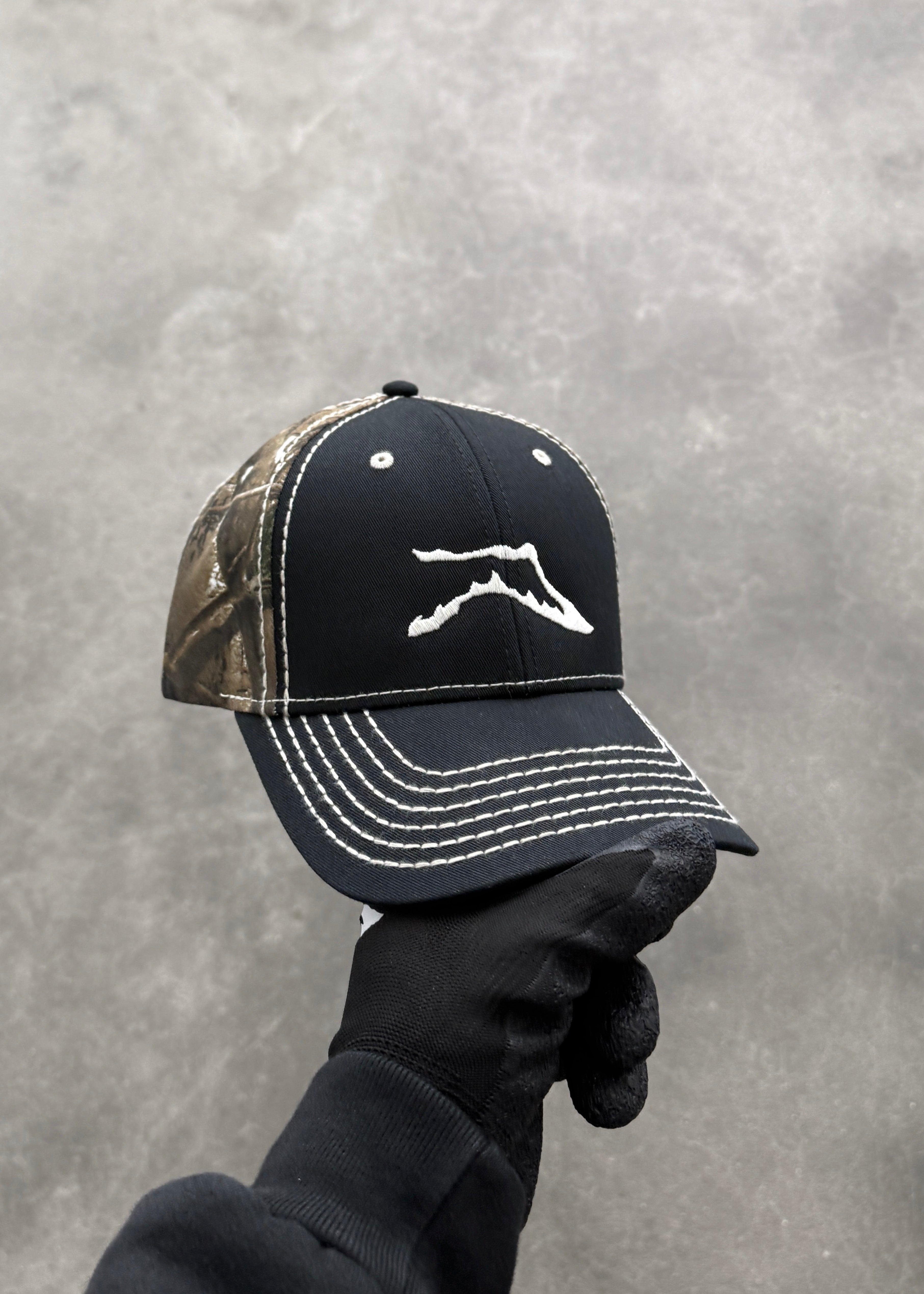 CONTRAST STITCH RANGE CAP - BLACK /  REALTREE® AP